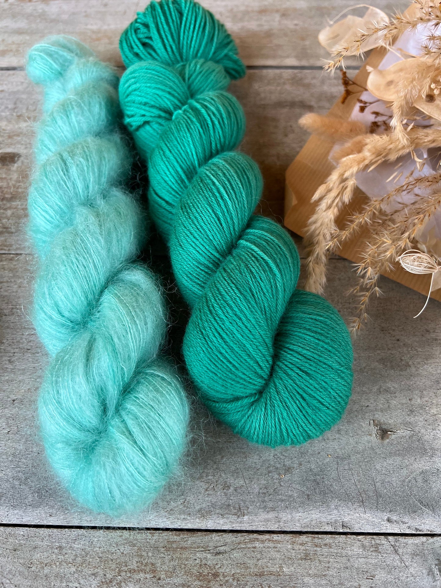 MENTHE FRAÎCHE - Laine teinte à la main - Base au choix : Fingering Mérinos avec ou sans nylon / DK Mérinos / Kid Mohair et Soie