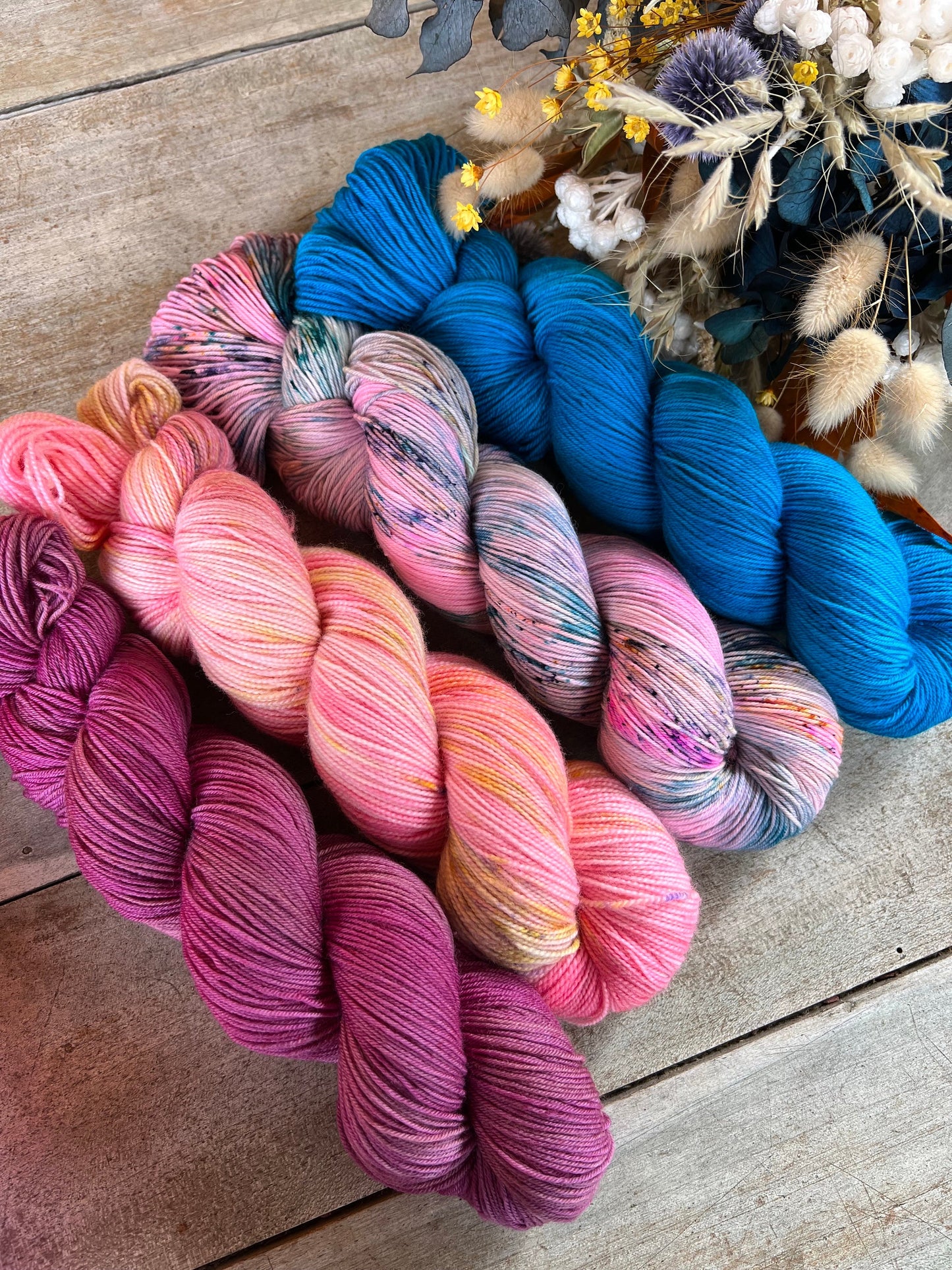 BRUT - Laine teinte à la main - Base au choix : Fingering Mérinos avec ou sans nylon / DK Mérinos / Kid Mohair et Soie