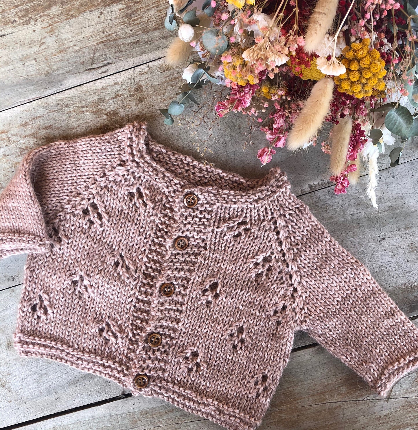 Design du Gilet Aglaé - bébé et enfant - Patron modèle de Layette