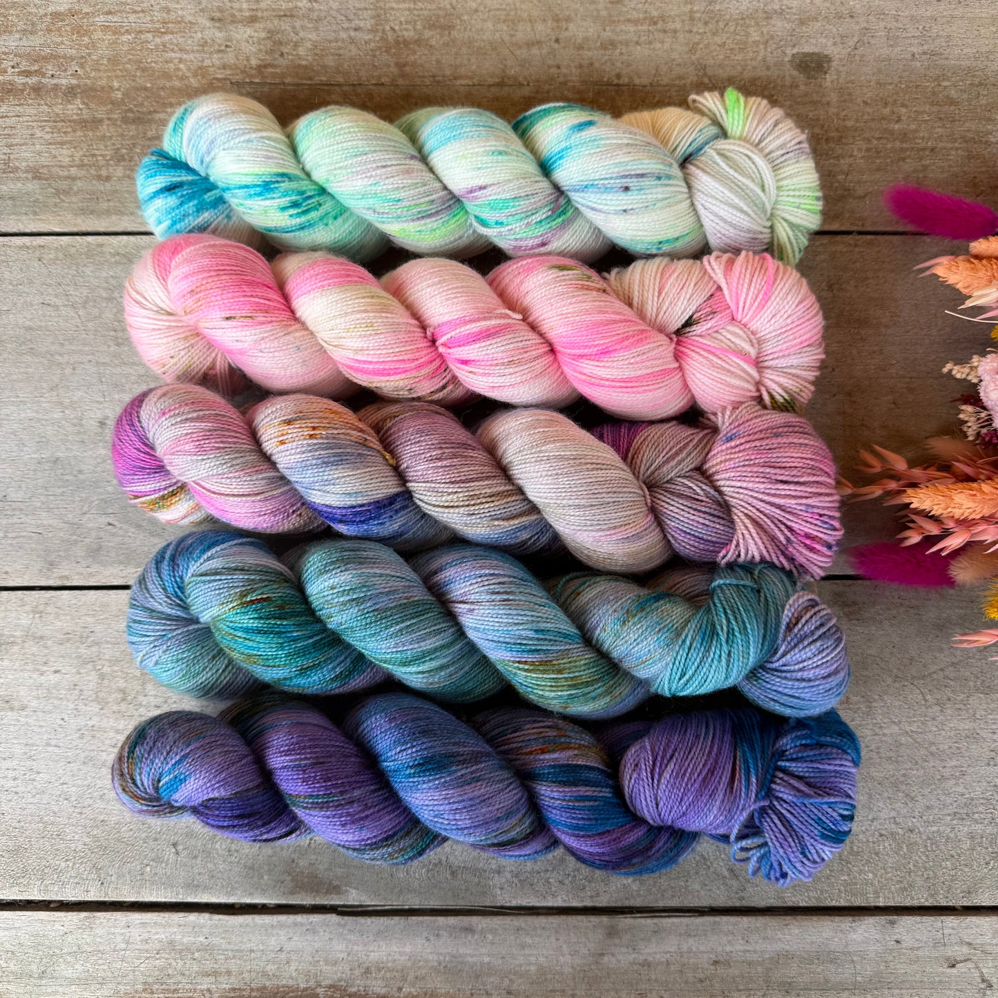 Kit de laine pour tricoter l’Extra Lite Bright Sweater par Wool and Pine