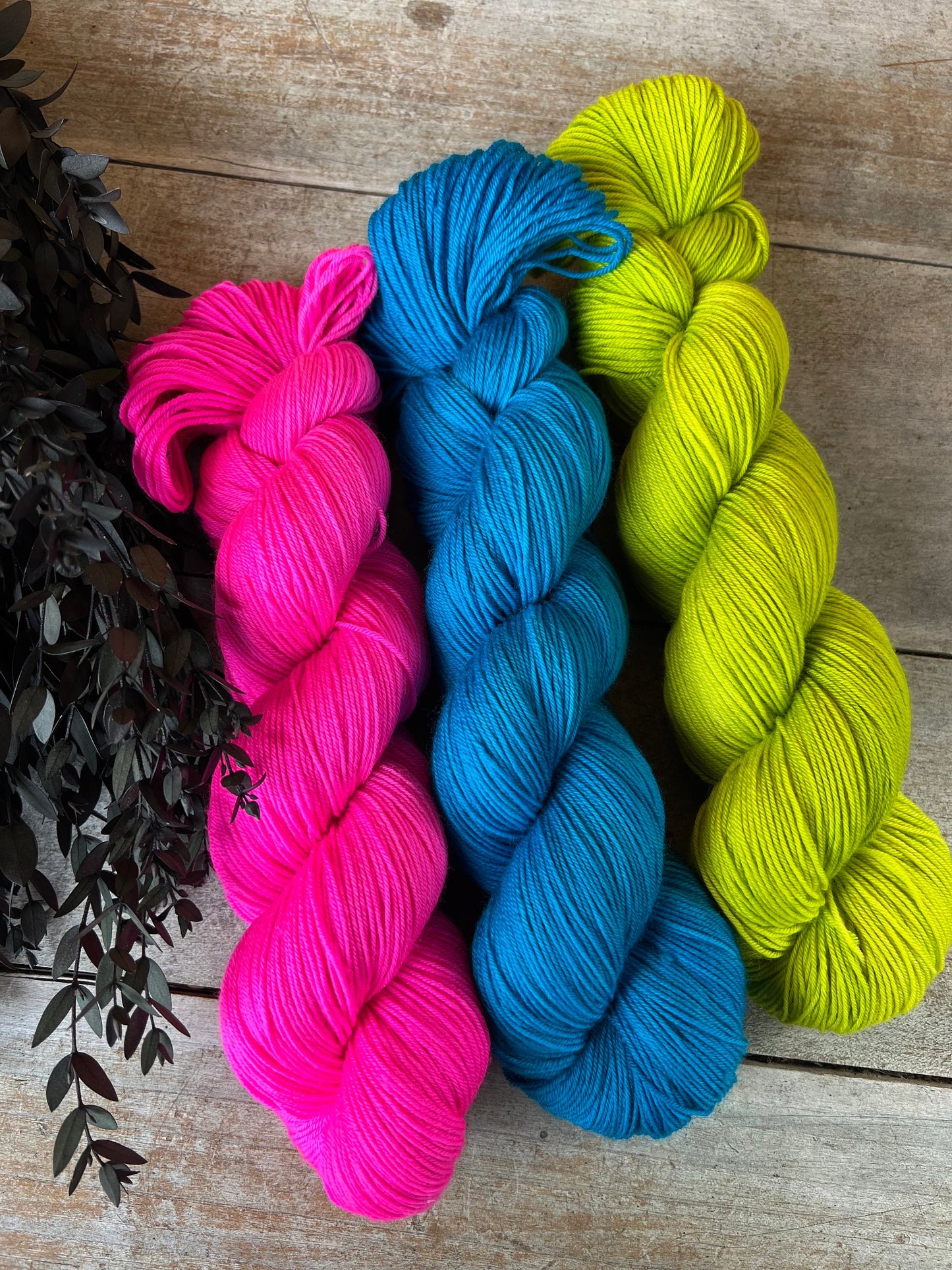 BRUT - Laine teinte à la main - Base au choix : Fingering Mérinos avec ou sans nylon / DK Mérinos / Kid Mohair et Soie