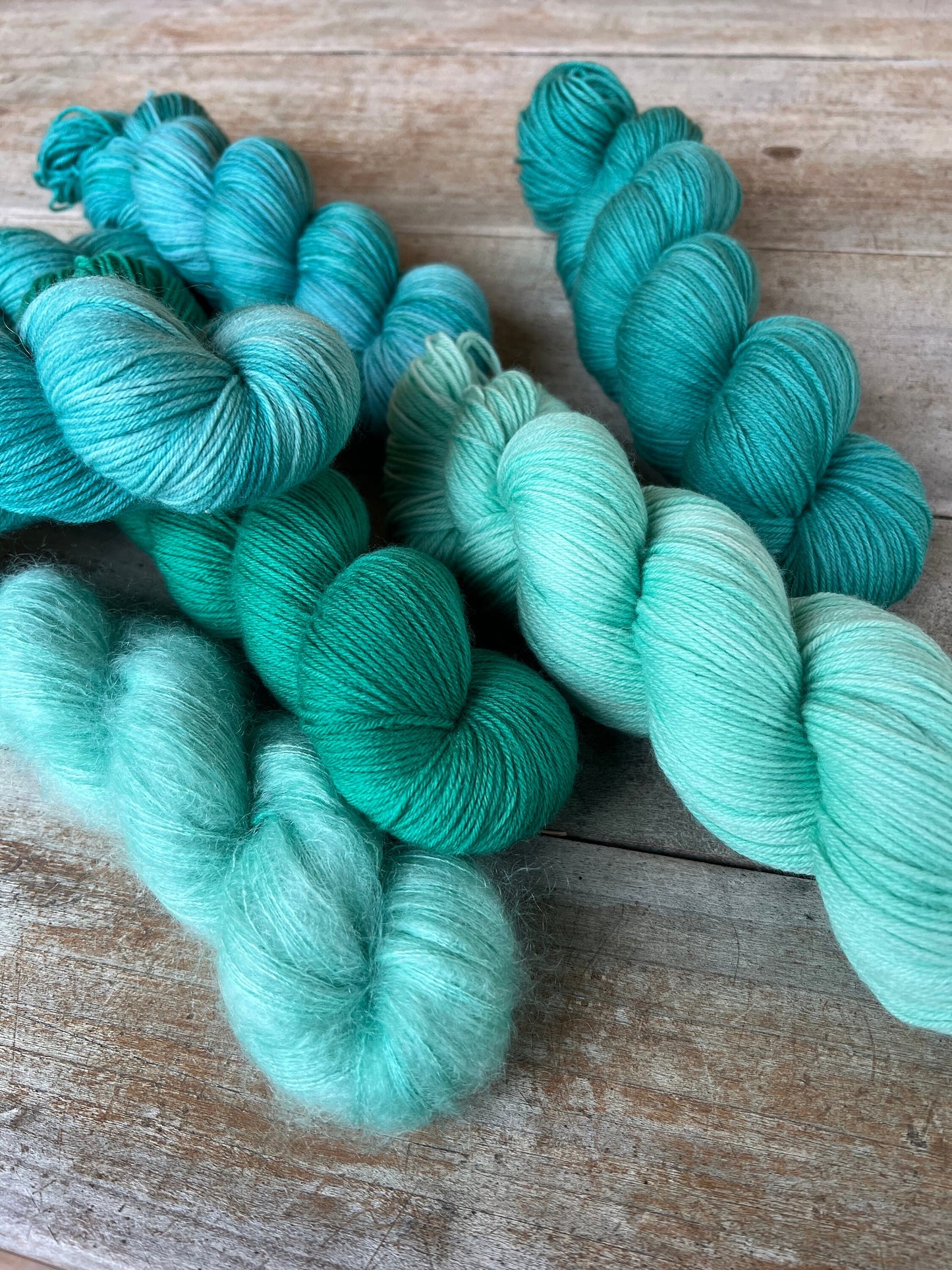 MENTHE FRAÎCHE - Laine teinte à la main - Base au choix : Fingering Mérinos avec ou sans nylon / DK Mérinos / Kid Mohair et Soie