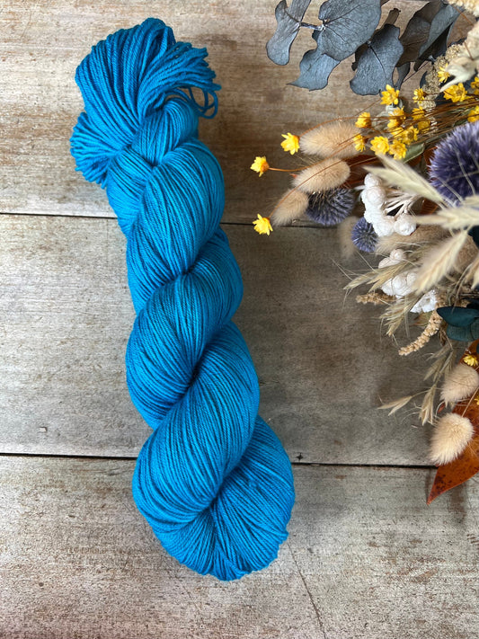BRUT - Laine teinte à la main - Base au choix : Fingering Mérinos avec ou sans nylon / DK Mérinos / Kid Mohair et Soie