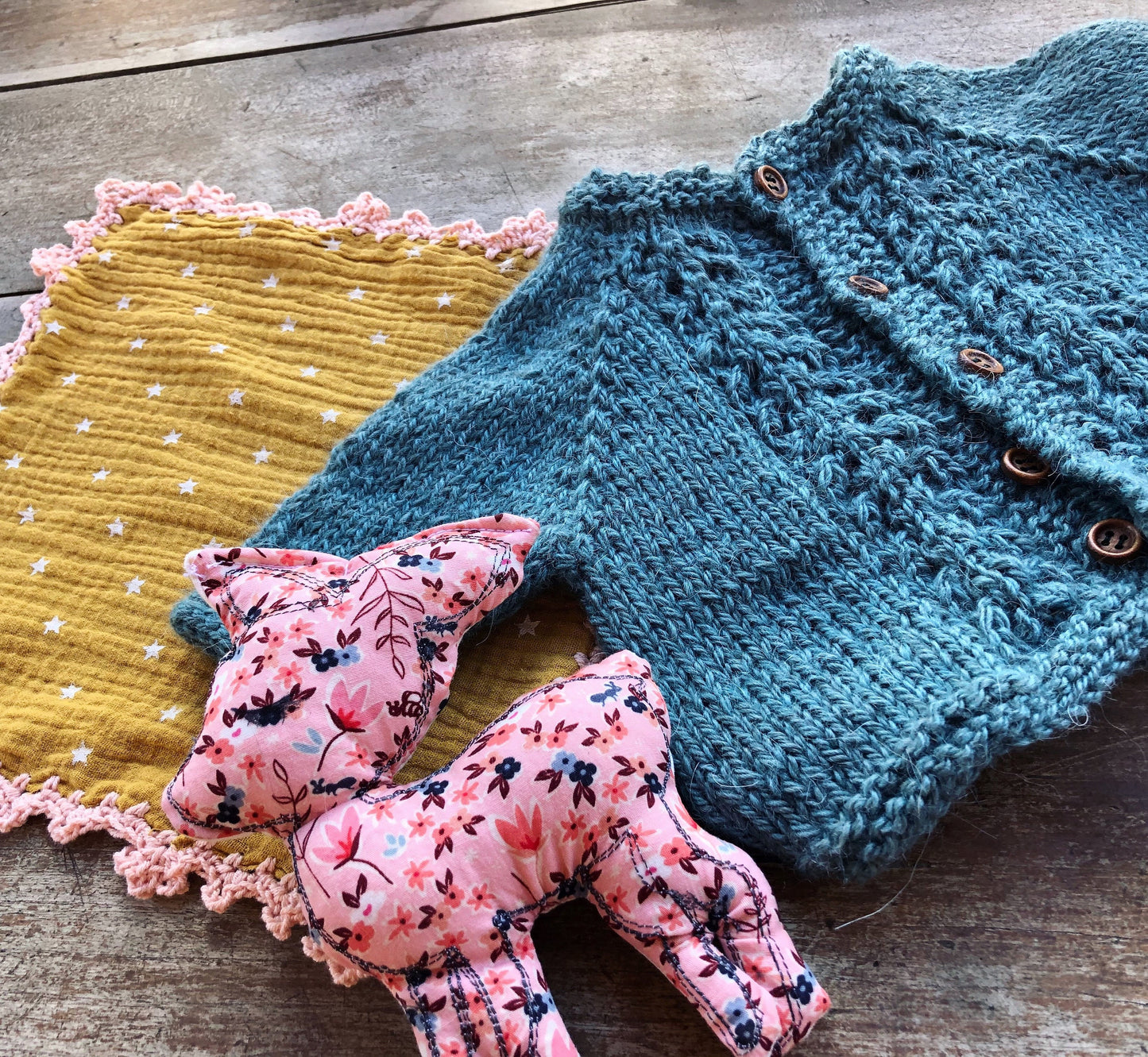 Design du Gilet Arthur - bébé et enfant - Patron modèle de Layette