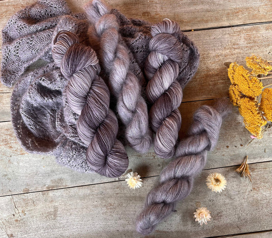 Kit du Châle Narcisse - Patron + 4 écheveaux de laine