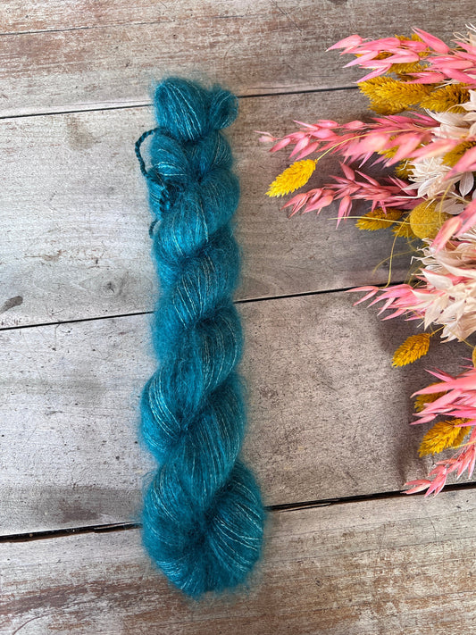 Divers coloris unis de Lace Kid Mohair et Soie - Laine teinte à la main
