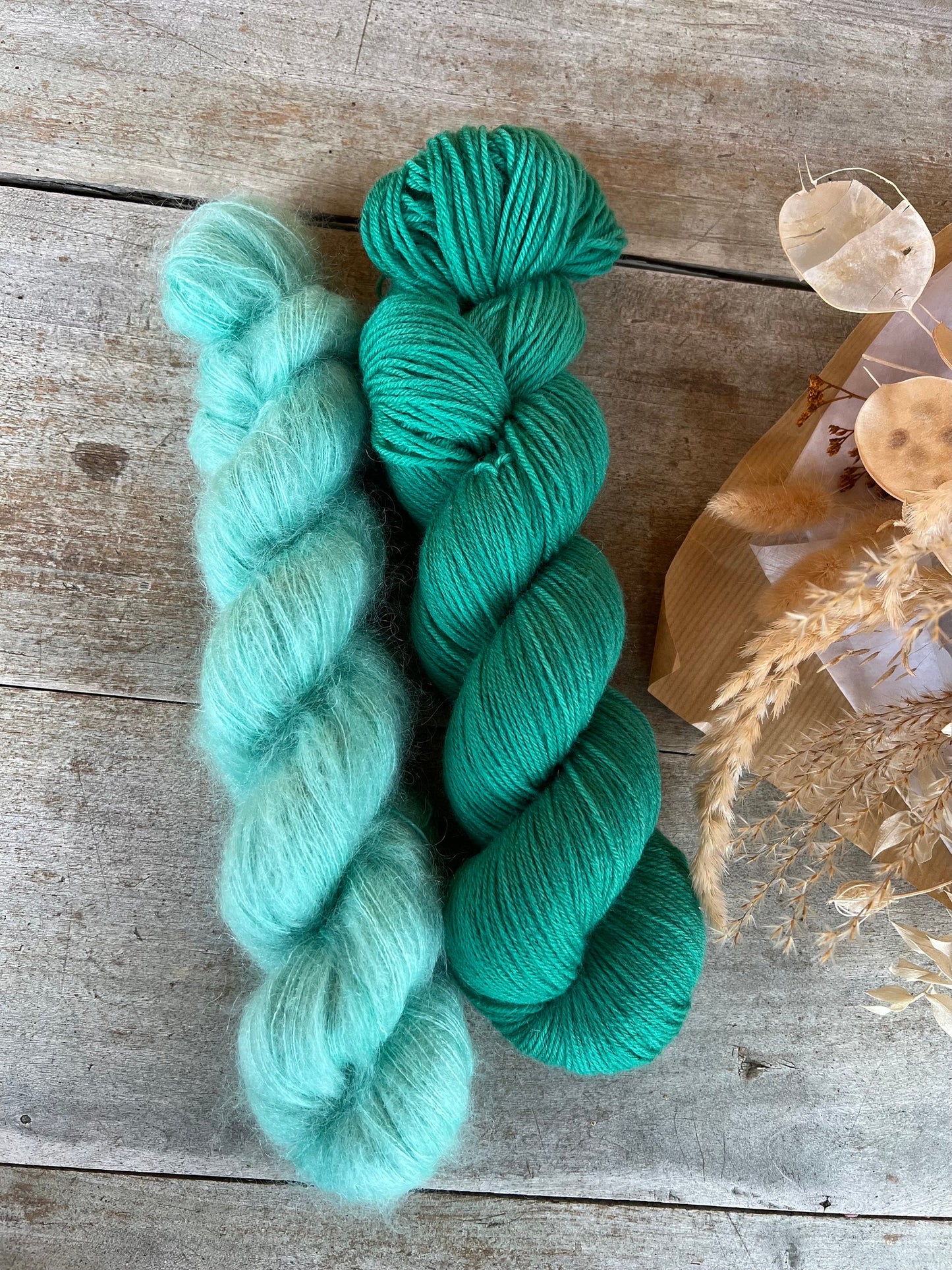 MENTHE FRAÎCHE - Laine teinte à la main - Base au choix : Fingering Mérinos avec ou sans nylon / DK Mérinos / Kid Mohair et Soie