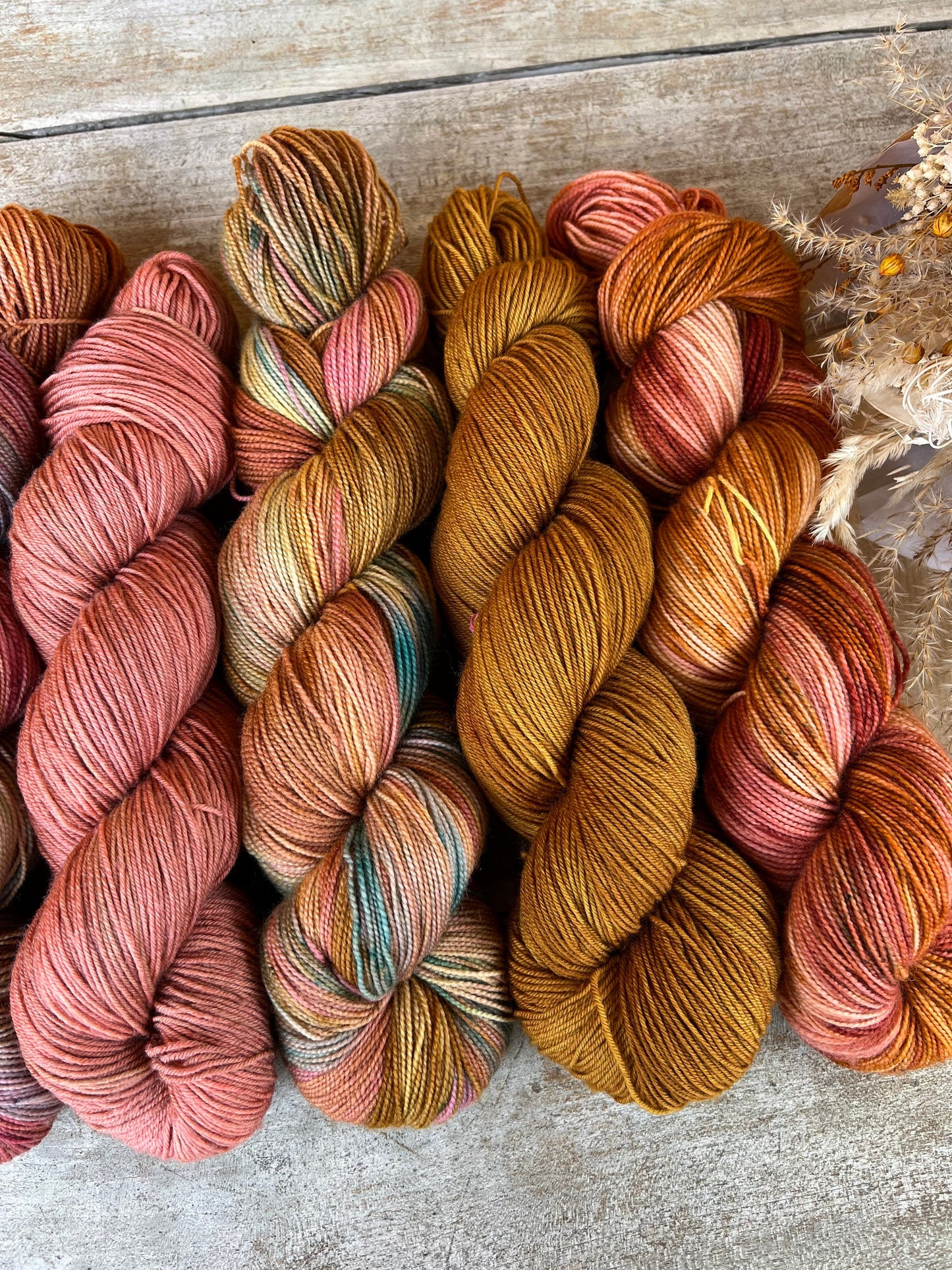 NINA - Laine teinte à la main - Base au choix : Fingering Mérinos avec ou sans nylon / DK Mérinos / Kid Mohair et Soie