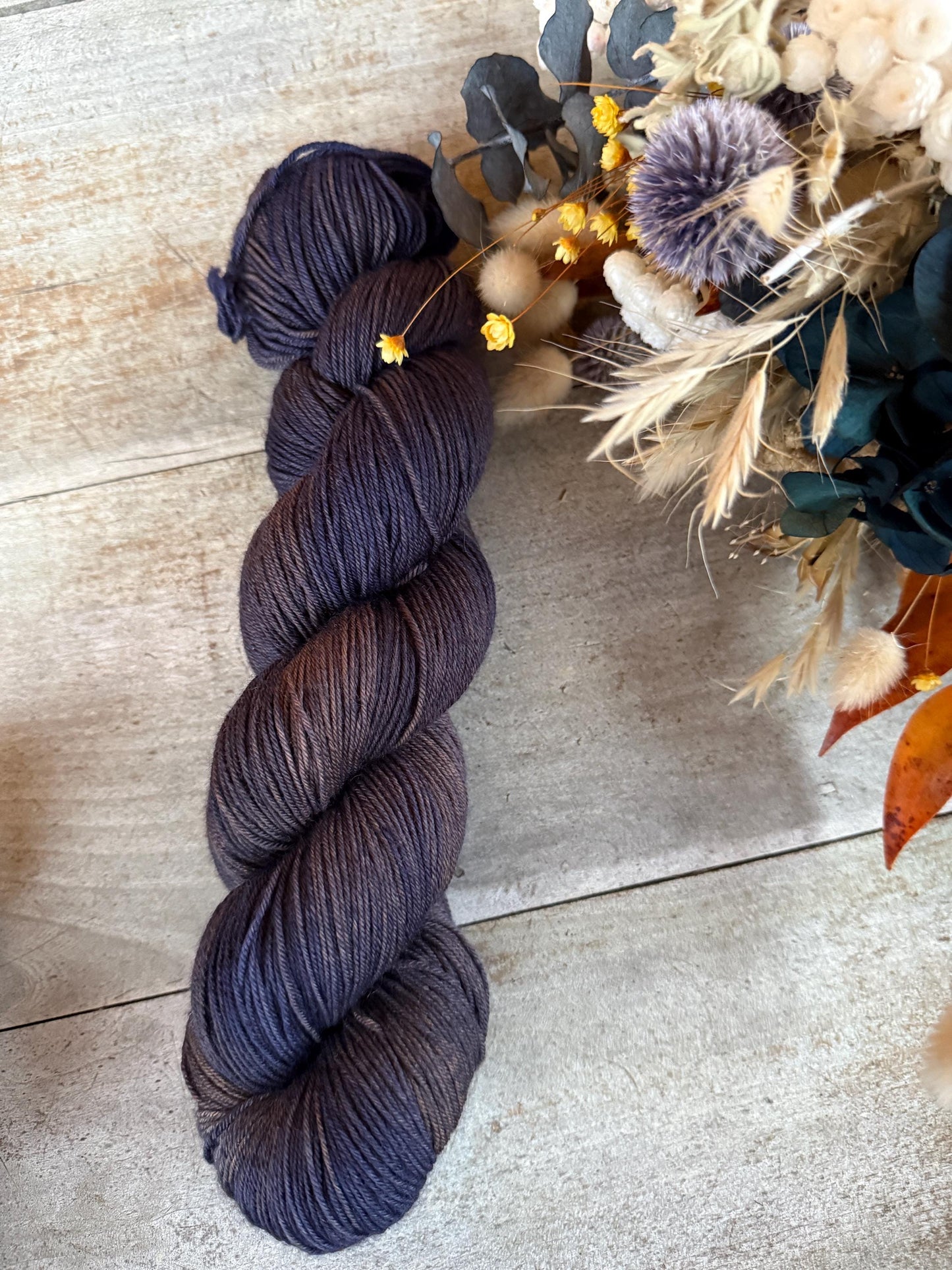 BLEU BOIS - Laine teinte à la main - Fingering Mérinos Superwash