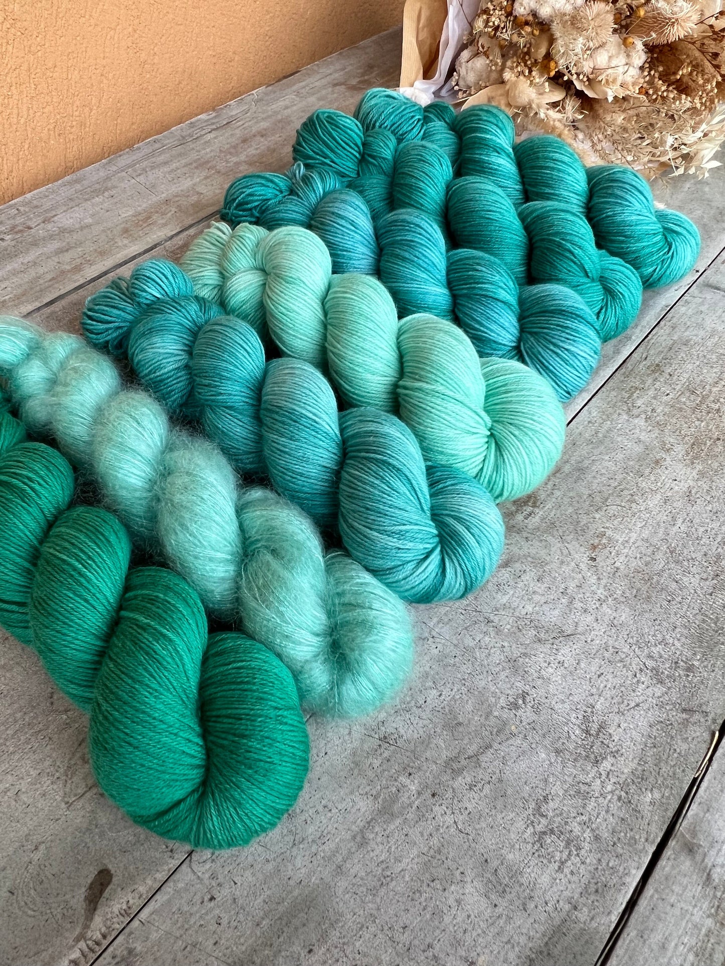 MENTHE FRAÎCHE - Laine teinte à la main - Base au choix : Fingering Mérinos avec ou sans nylon / DK Mérinos / Kid Mohair et Soie