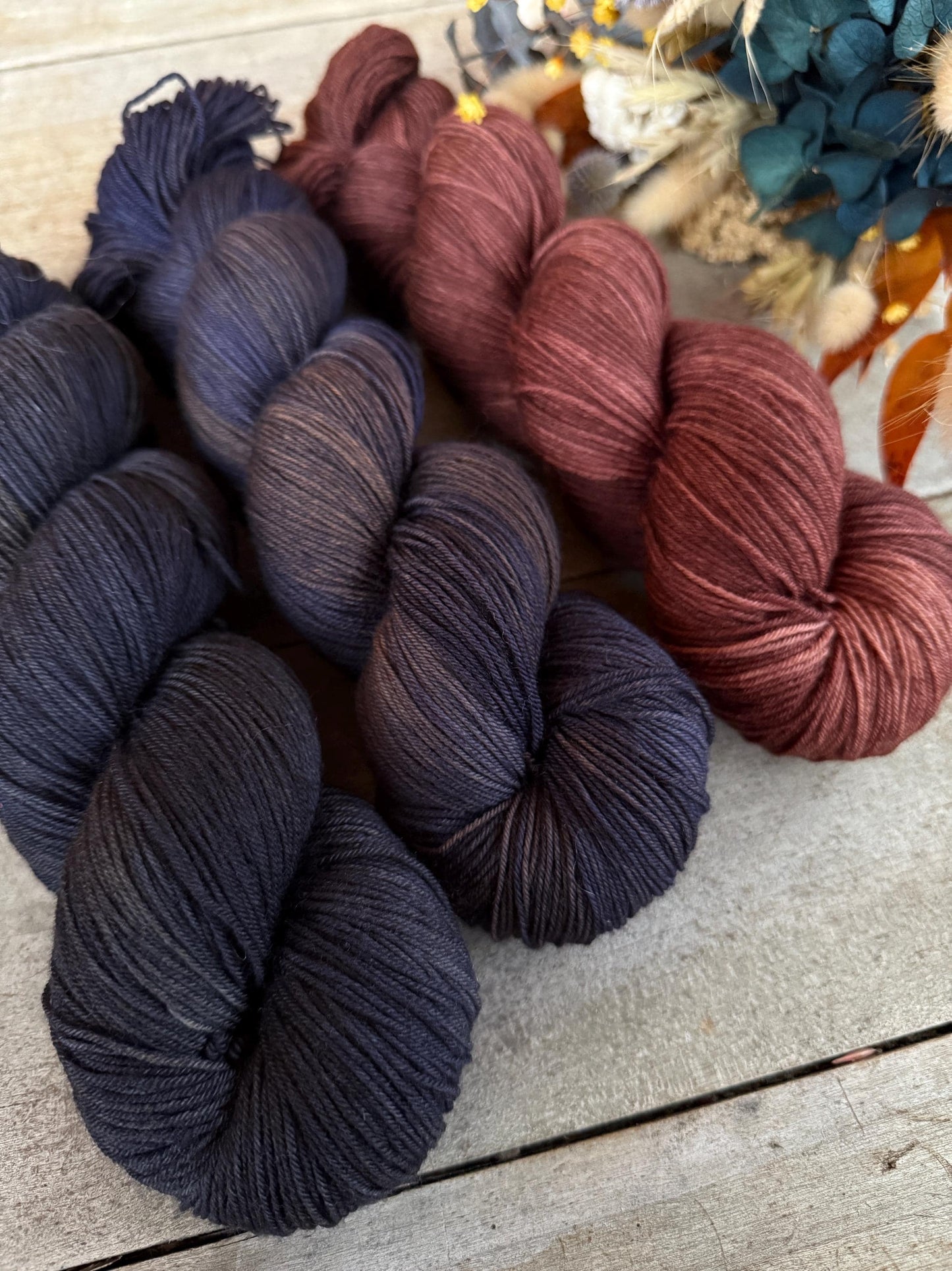 BLEU BOIS - Laine teinte à la main - Fingering Mérinos Superwash