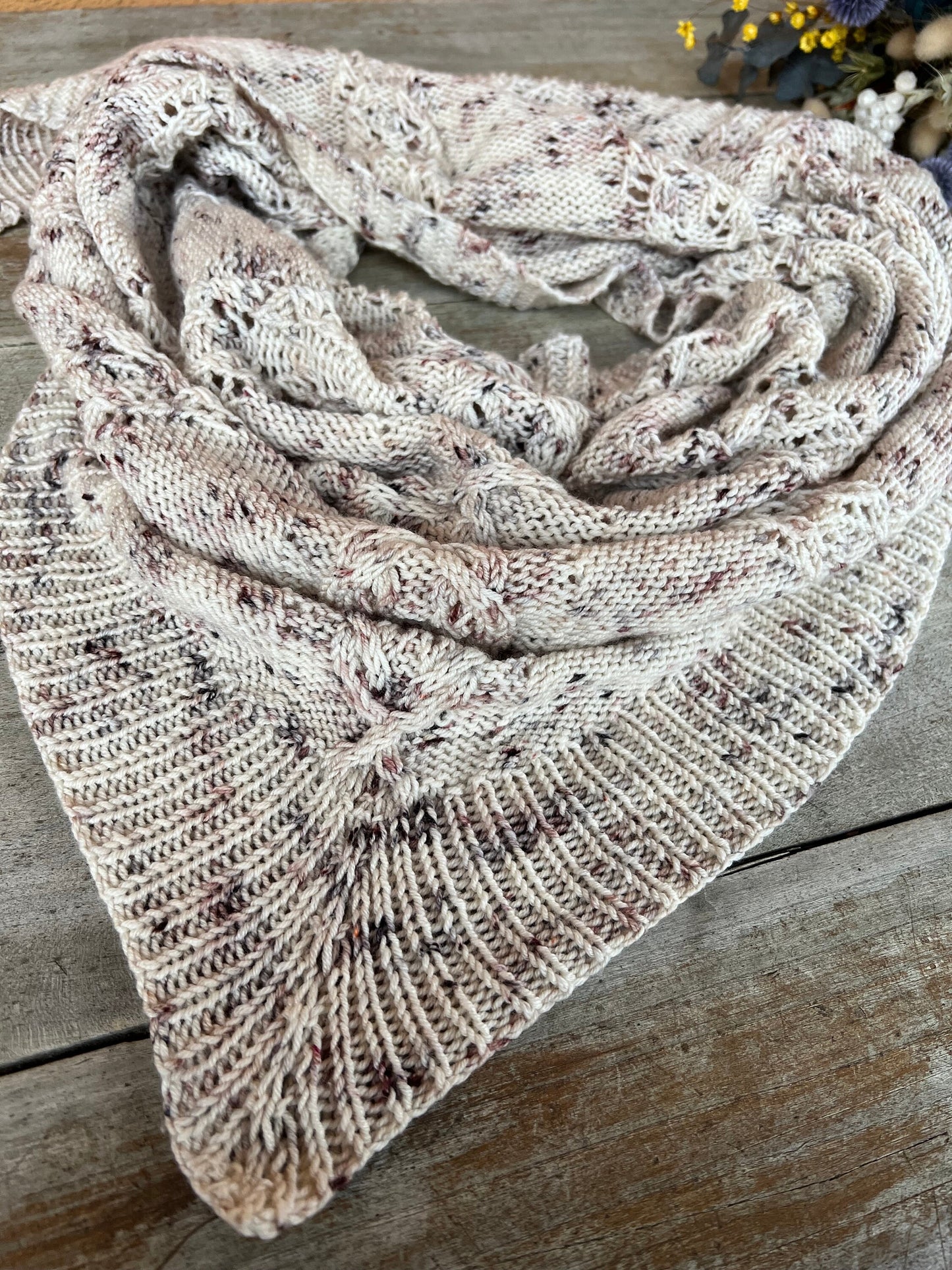 Design du Châle Myosotis - Patron modèle de Tricot