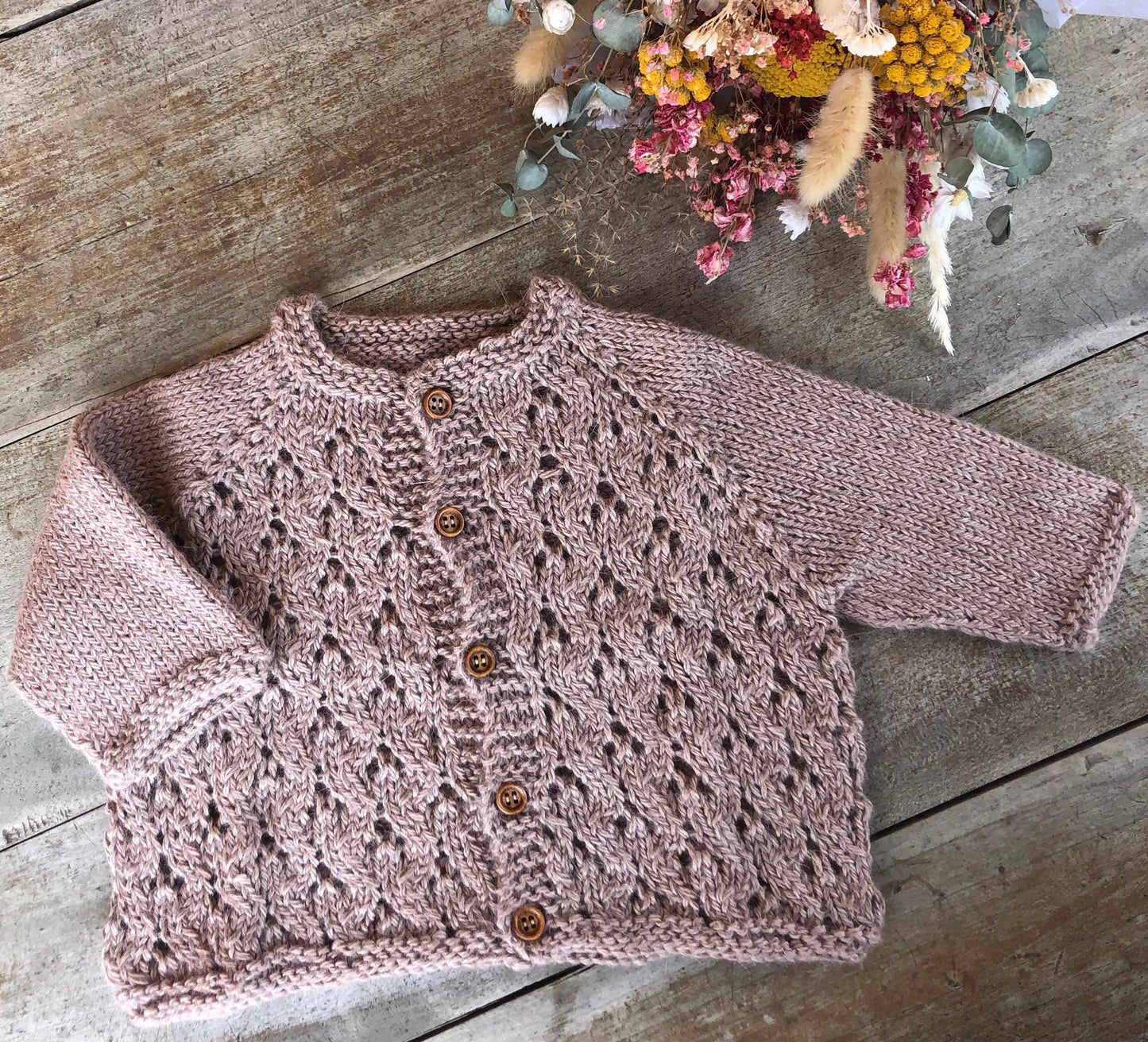 Design du Gilet Daphné - bébé et enfant - Patron modèle de Layette