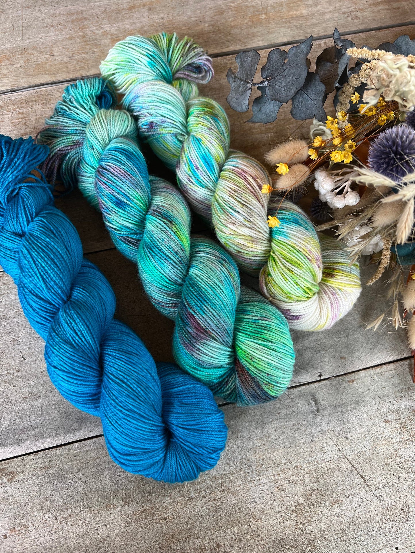 BRUT - Laine teinte à la main - Base au choix : Fingering Mérinos avec ou sans nylon / DK Mérinos / Kid Mohair et Soie