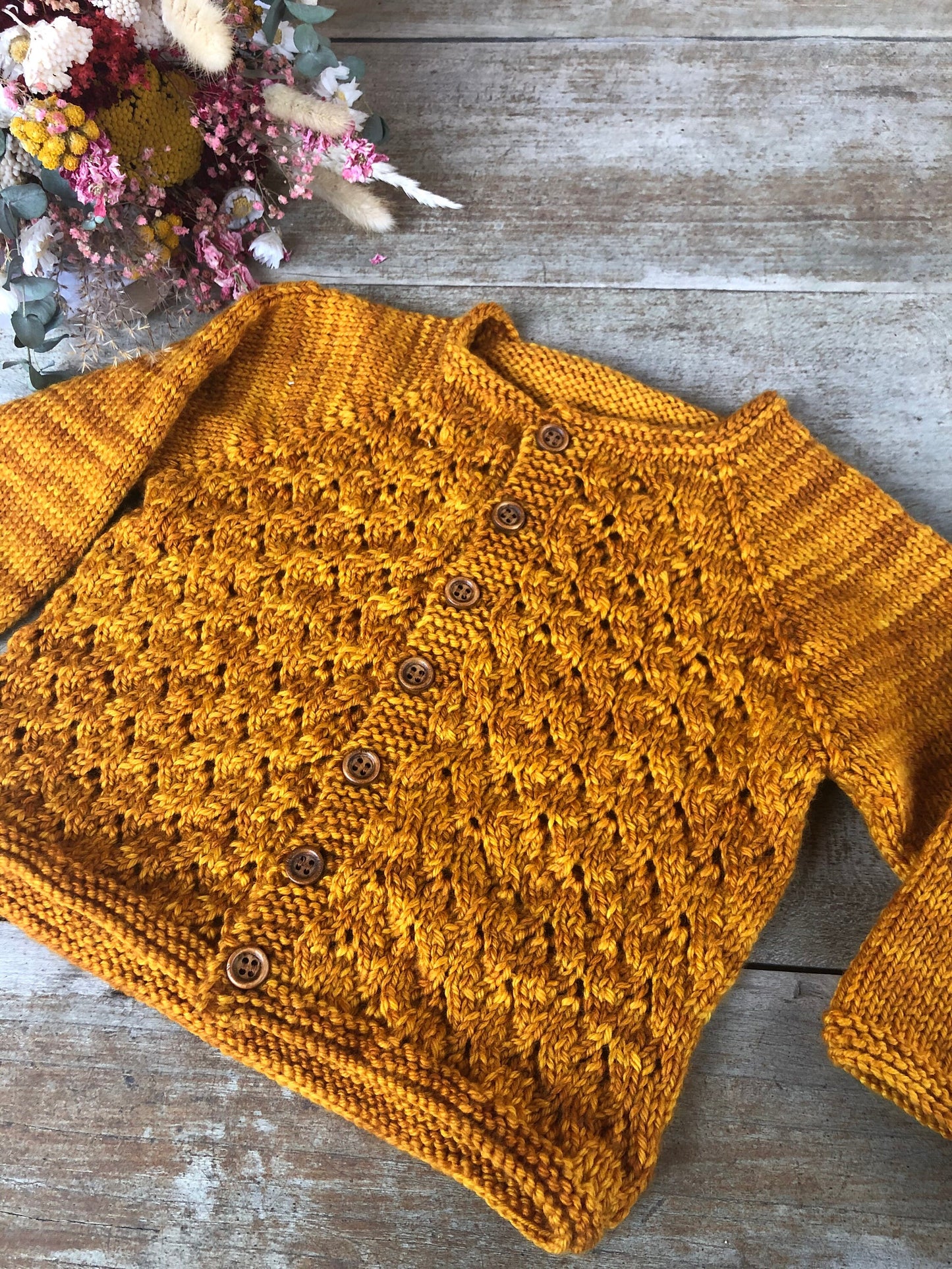 Design du Gilet Auréa - bébé et enfant - Patron modèle de Layette
