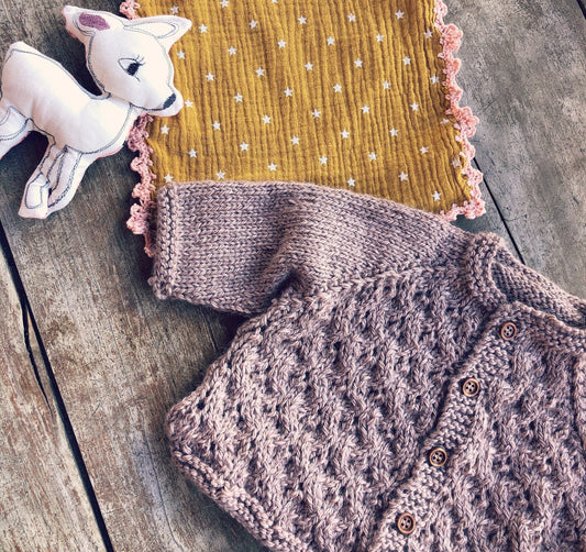 Design du Gilet Daphné - bébé et enfant - Patron modèle de Layette