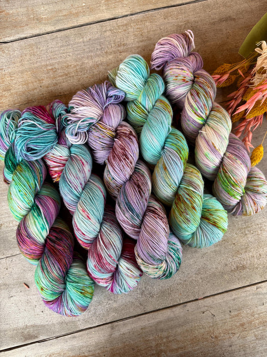 Kit du Châle de l'Avent - Patron + 6 écheveaux de laine