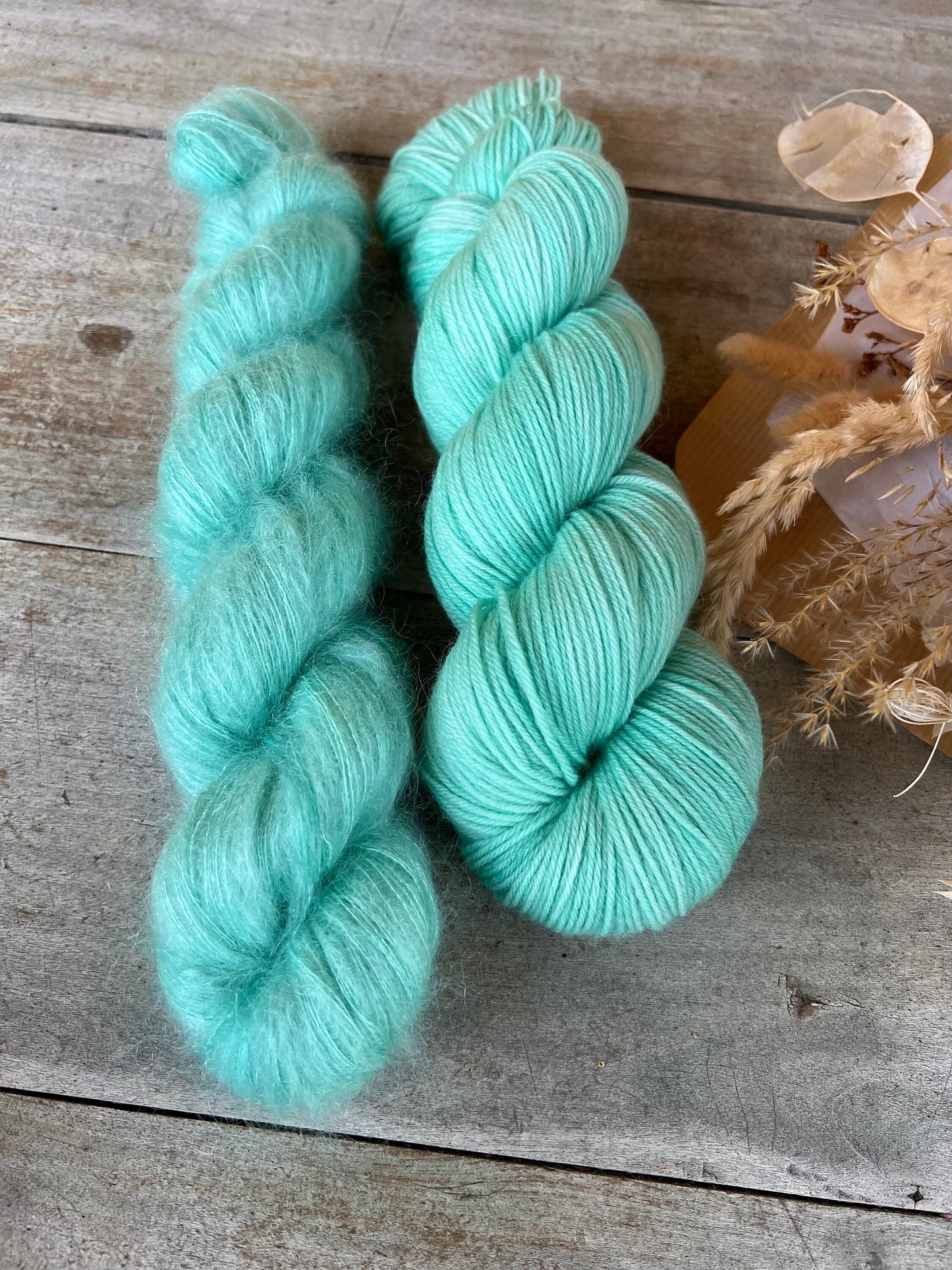 MENTHE FRAÎCHE - Laine teinte à la main - Base au choix : Fingering Mérinos avec ou sans nylon / DK Mérinos / Kid Mohair et Soie