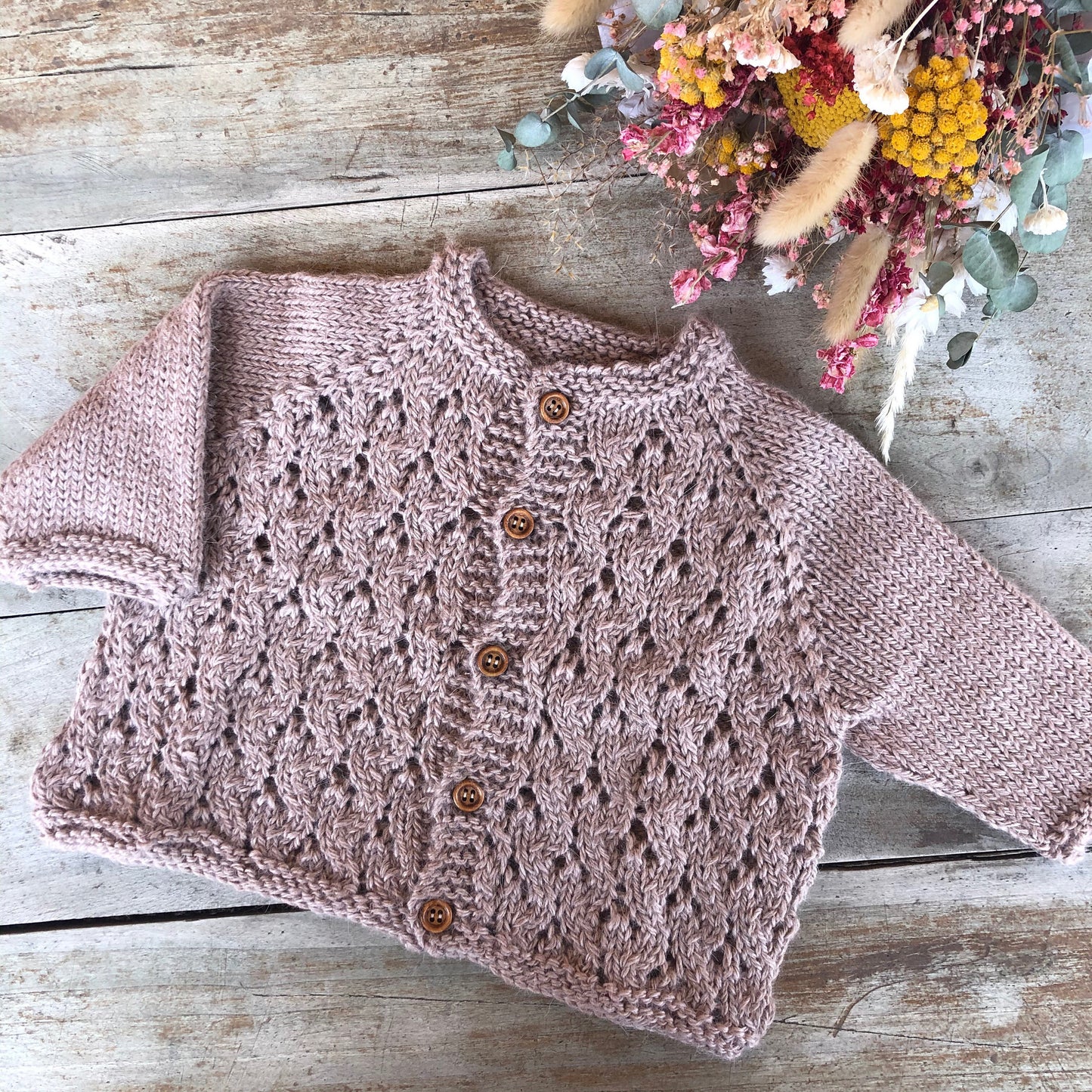 Design du Gilet Daphné - bébé et enfant - Patron modèle de Layette