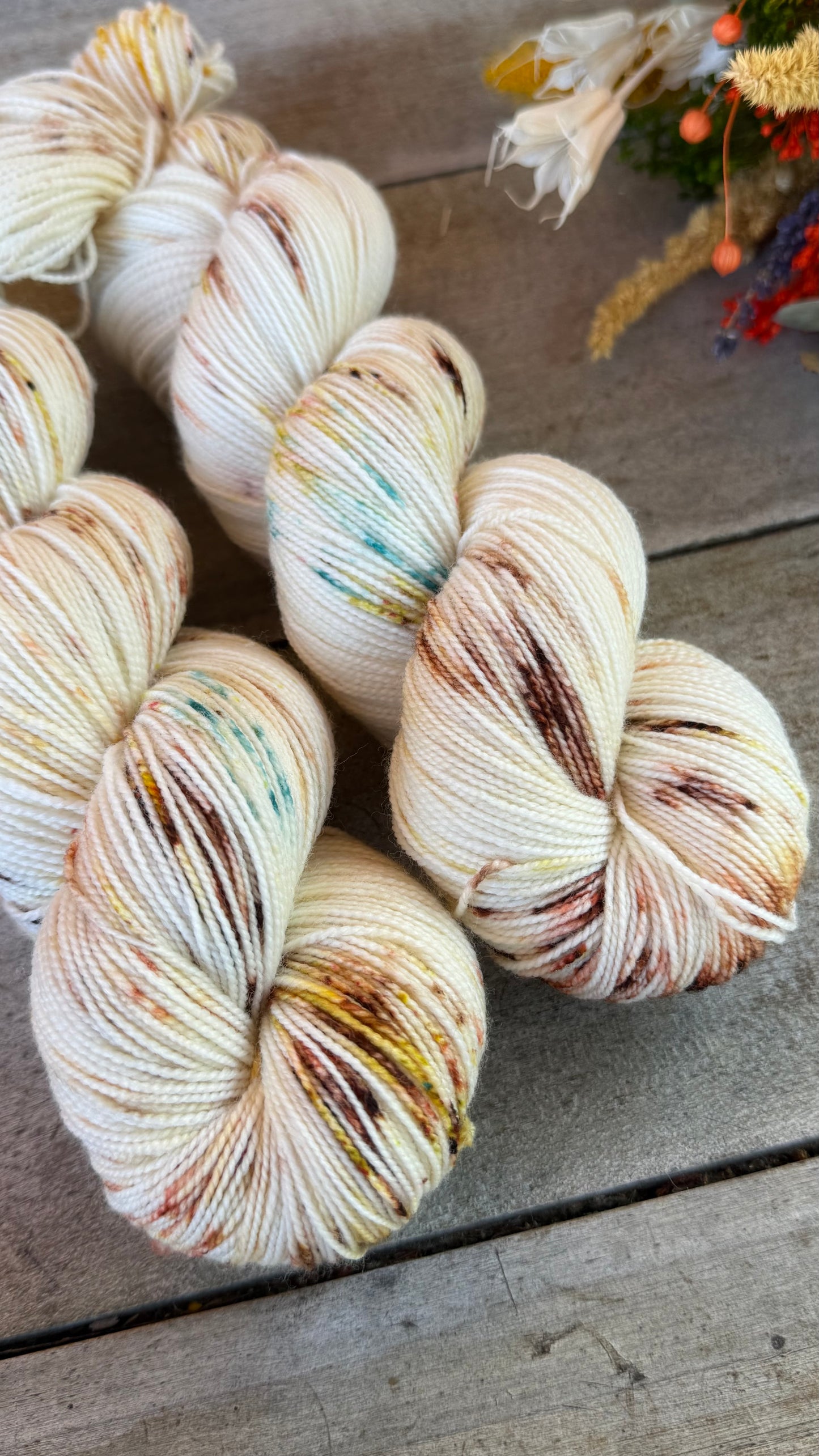 CAFÉ LATTE- Laine teinte à la main - Base au choix : Fingering Mérinos avec ou sans nylon / DK Mérinos / Kid Mohair et Soie