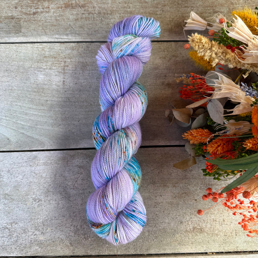 LILLY - Laine teinte à la main - Base au choix : Fingering Mérinos avec ou sans nylon / DK Mérinos / Kid Mohair et Soie
