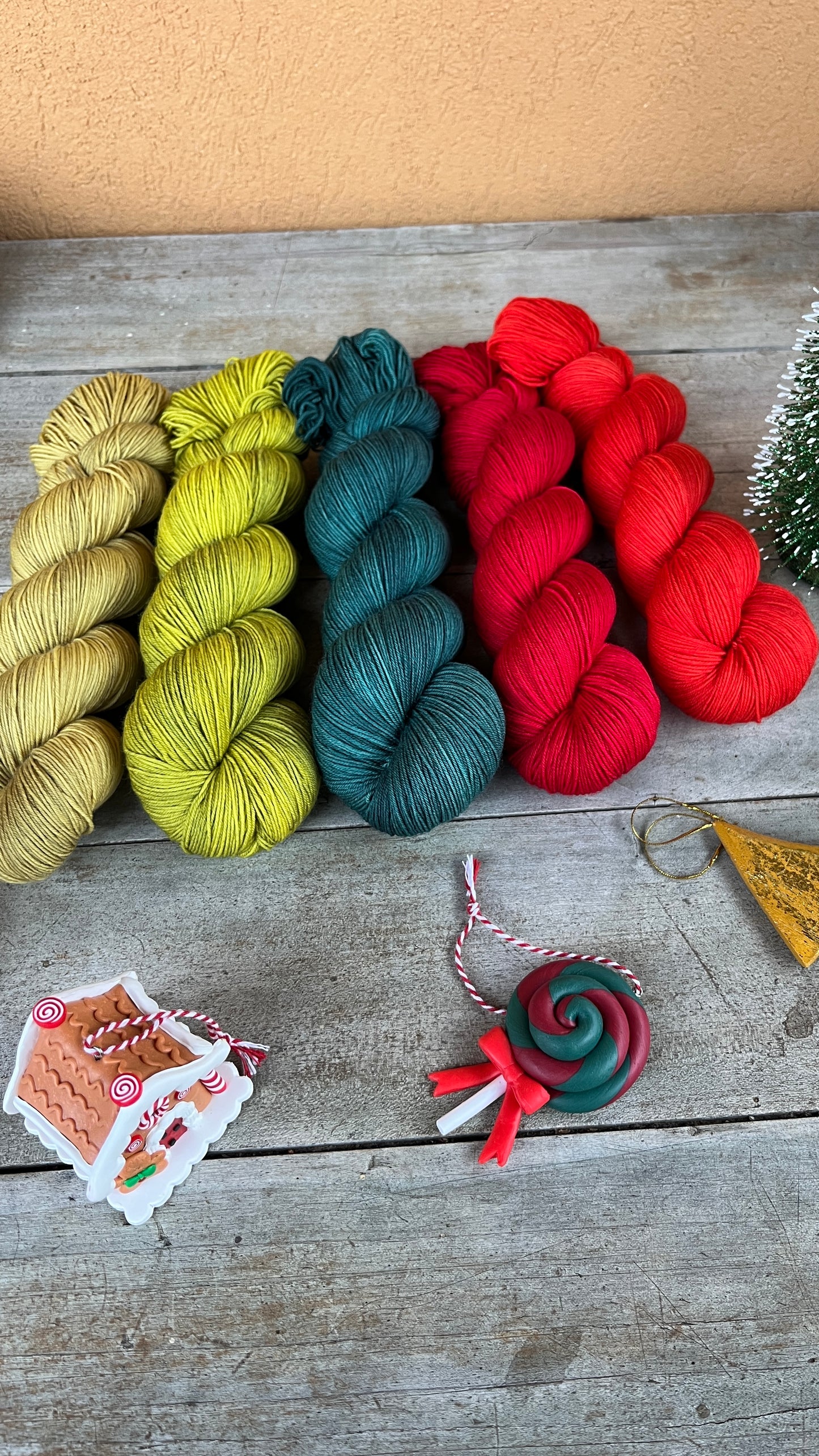 FÔRET - Laine teinte à la main - Base au choix : Fingering Mérinos avec ou sans nylon / DK Mérinos / Kid Mohair et Soie (Copie)