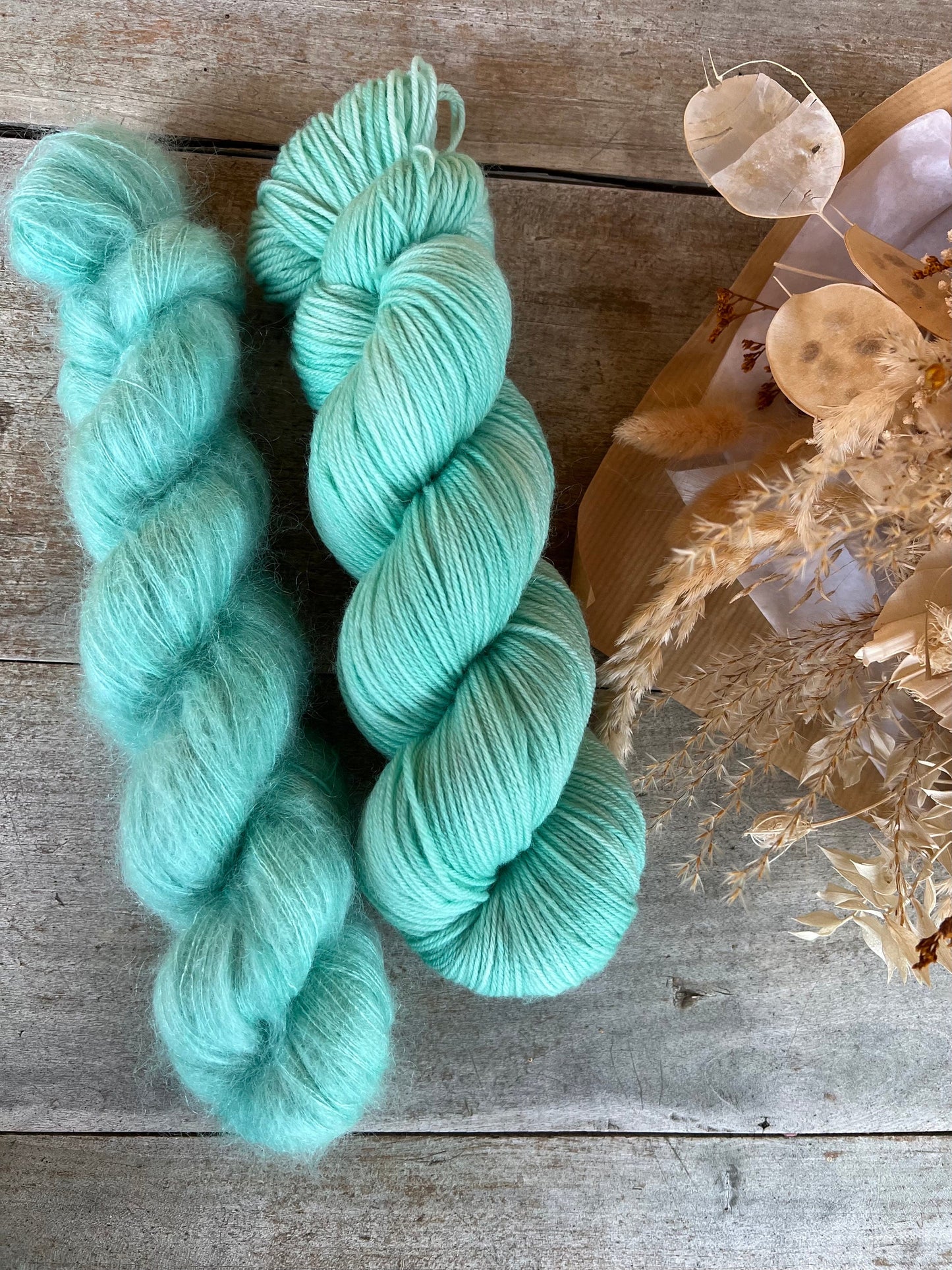 MENTHE FRAÎCHE - Laine teinte à la main - Base au choix : Fingering Mérinos avec ou sans nylon / DK Mérinos / Kid Mohair et Soie