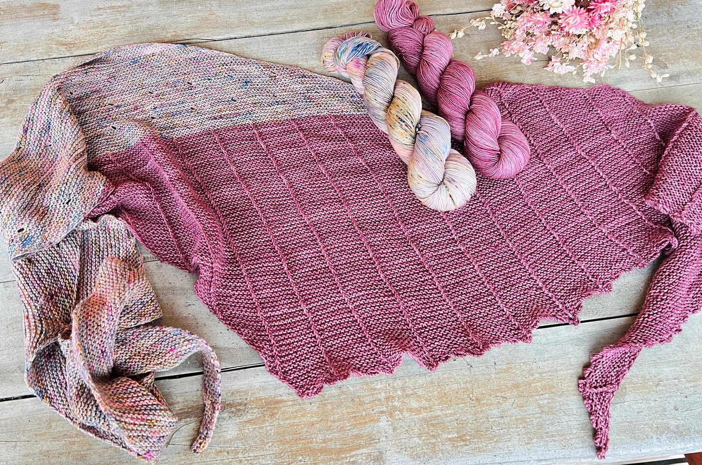 Kit du Châle Strawberry - Patron + 2 écheveaux de laine