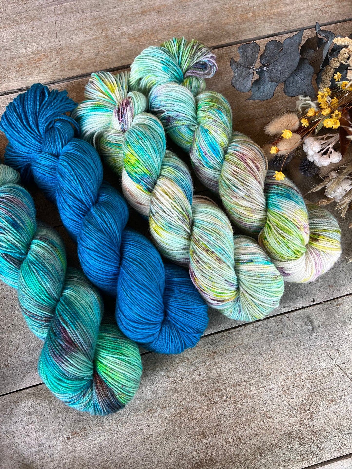 BRUT - Laine teinte à la main - Base au choix : Fingering Mérinos avec ou sans nylon / DK Mérinos / Kid Mohair et Soie