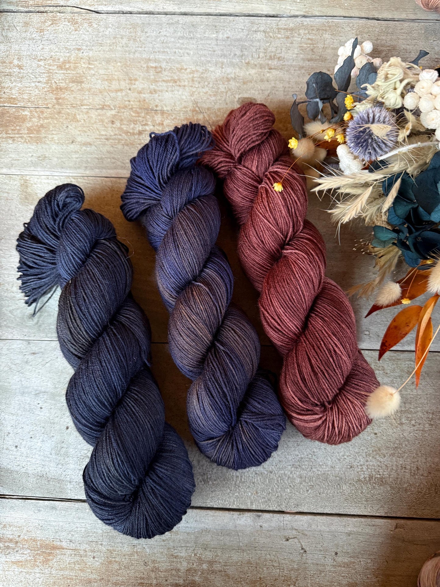 BLEU BOIS - Laine teinte à la main - Fingering Mérinos Superwash