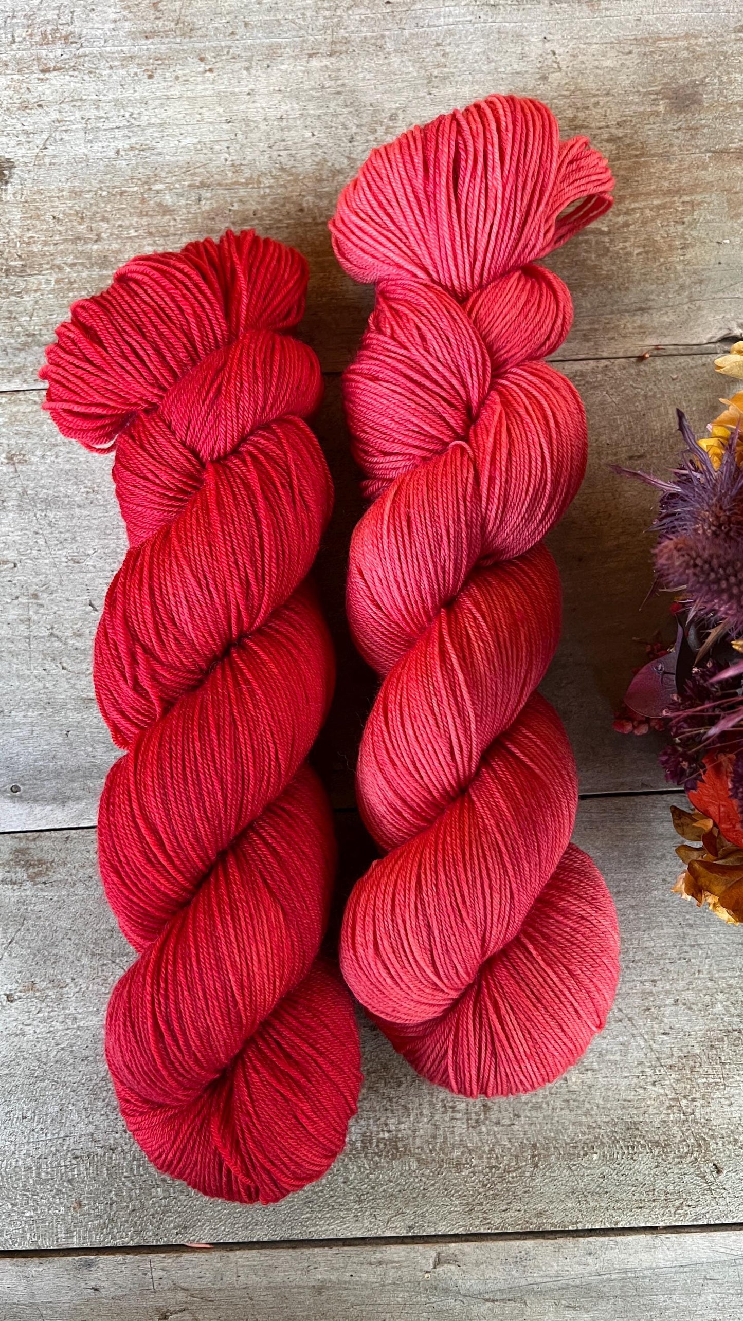 CHARLOTTE AUX FRAISES - Laine teinte à la main - Base au choix : Fingering Mérinos avec ou sans nylon / DK Mérinos / Kid Mohair et Soie