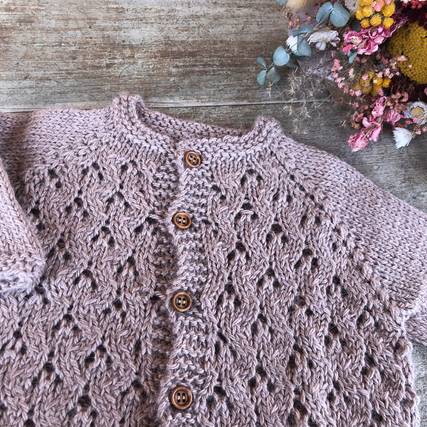 Design du Gilet Daphné - bébé et enfant - Patron modèle de Layette