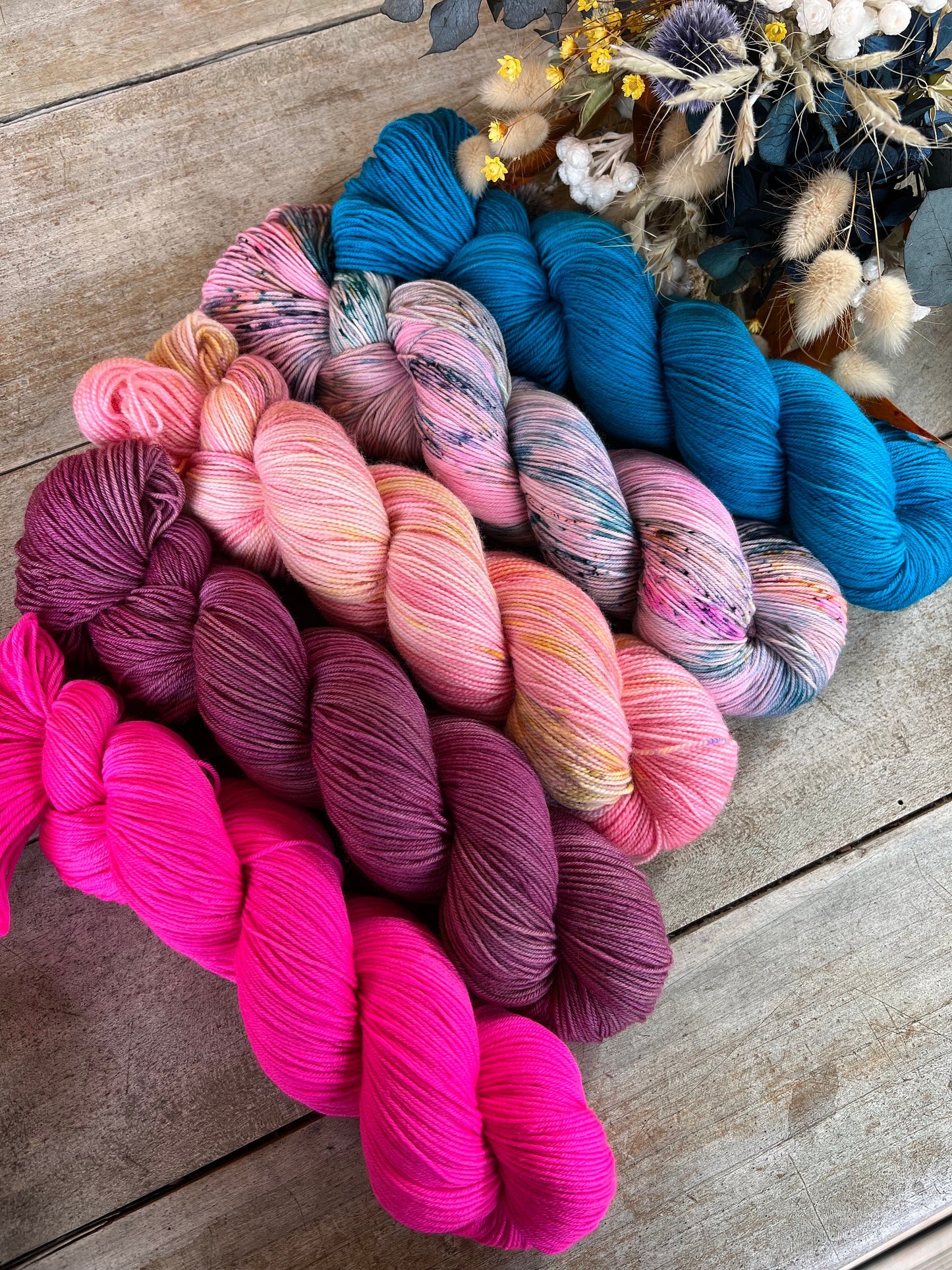 DAISY - Laine teinte à la main - Base au choix : Fingering Mérinos avec ou sans nylon / DK Mérinos / Kid Mohair et Soie