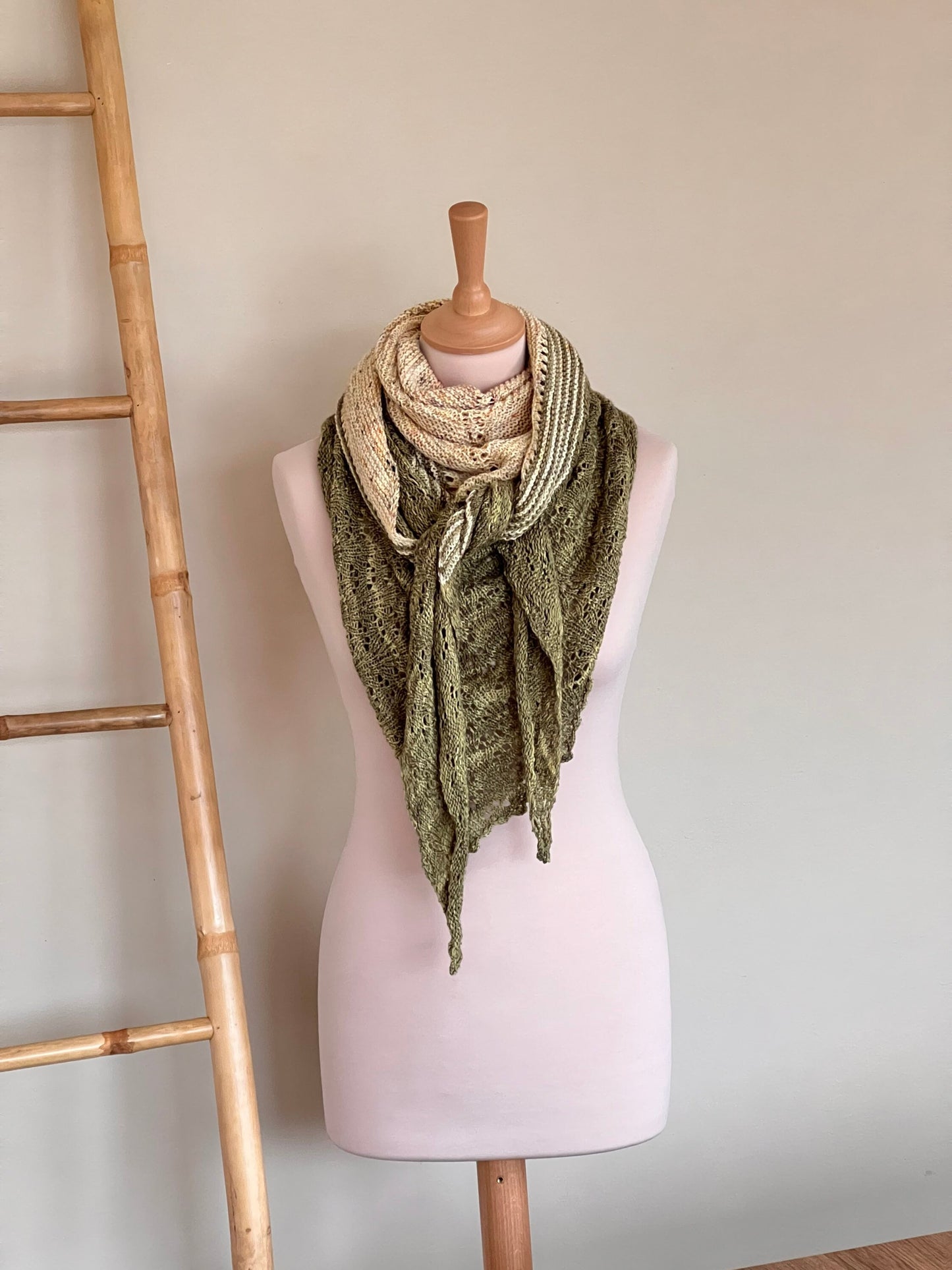 Design du Châle Hibiscus - Patron modèle de Tricot