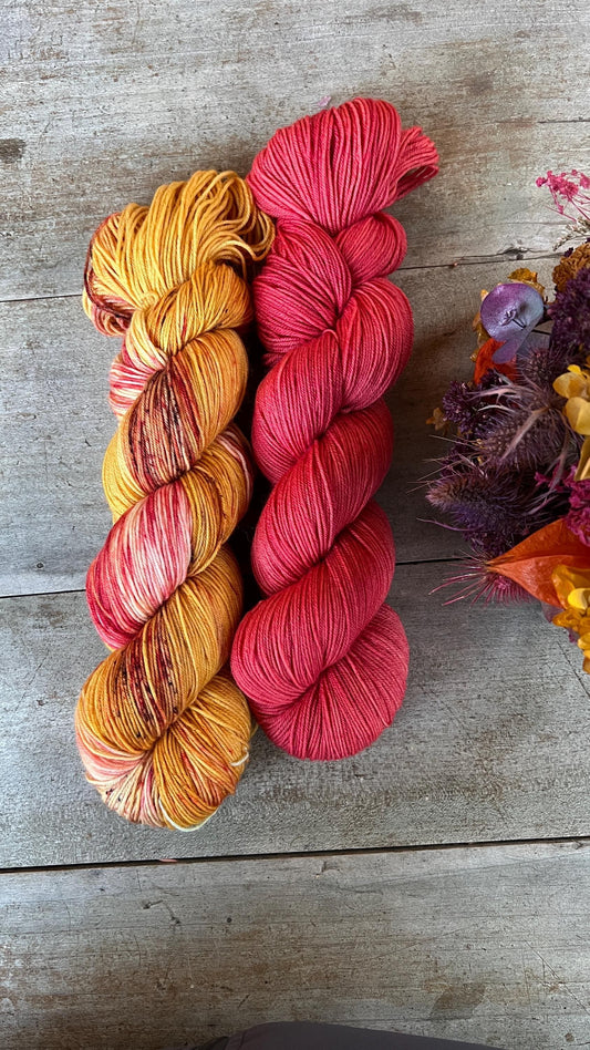 CHARLOTTE AUX FRAISES - Laine teinte à la main - Base au choix : Fingering Mérinos avec ou sans nylon / DK Mérinos / Kid Mohair et Soie