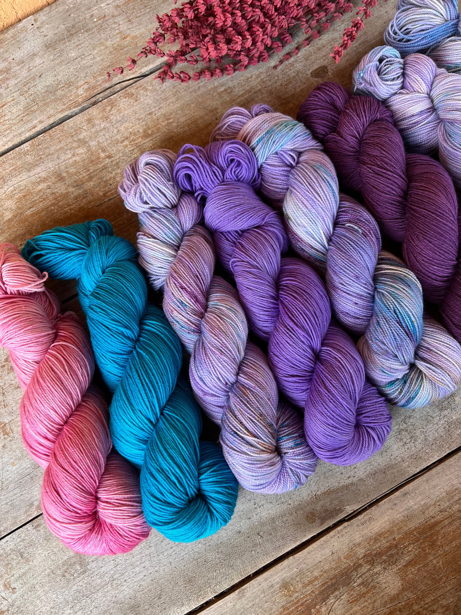 Laine teinte à la main coloris Lila Fingering Mérinos ou Mérinos nylon ou DK Mérinos ou Lace Mohair et soie