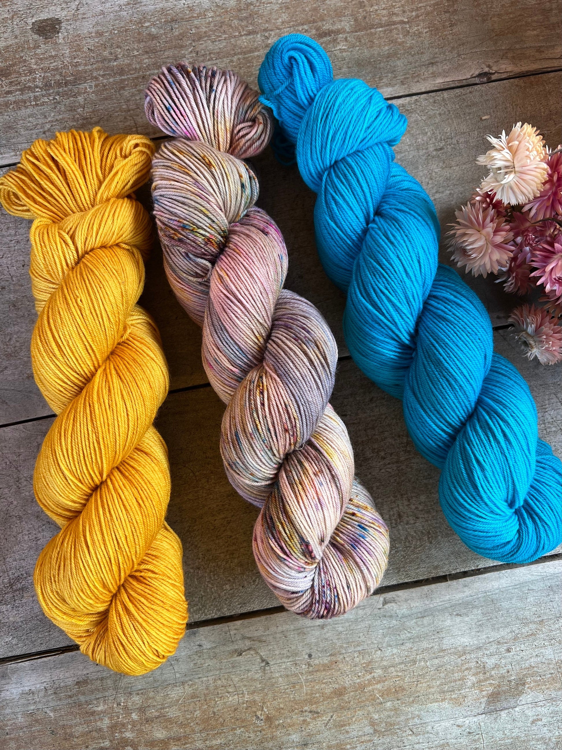 Laine teinte à la main coloris Paille Fingering Mérinos ou Mérinos nylon ou DK Mérinos ou Lace Mohair et soie