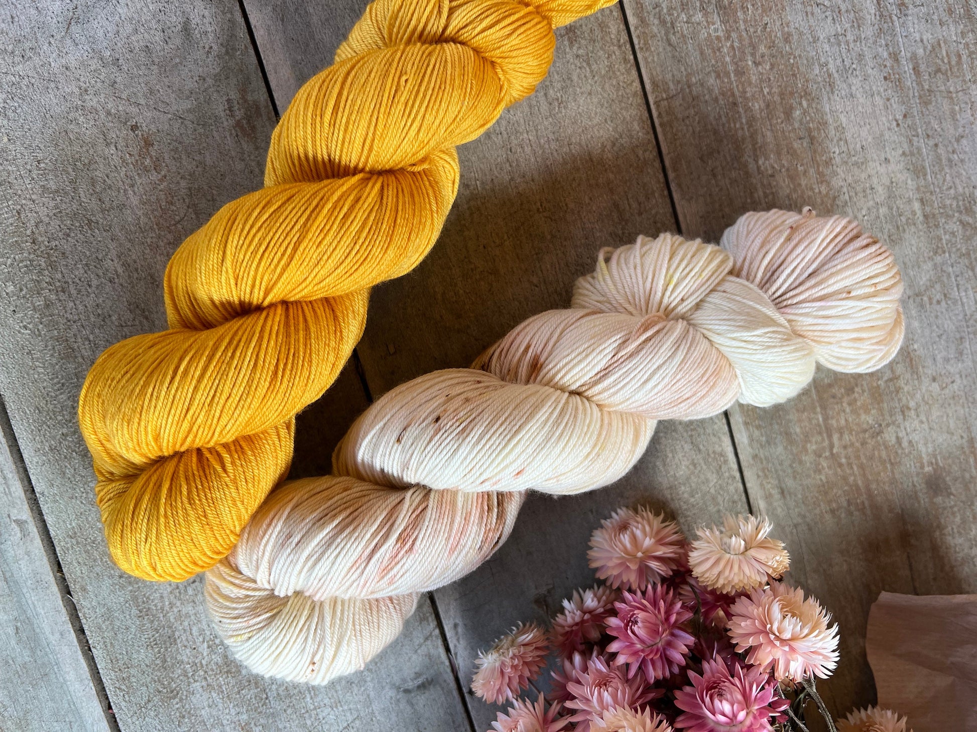 Laine teinte à la main coloris Paille Fingering Mérinos ou Mérinos nylon ou DK Mérinos ou Lace Mohair et soie