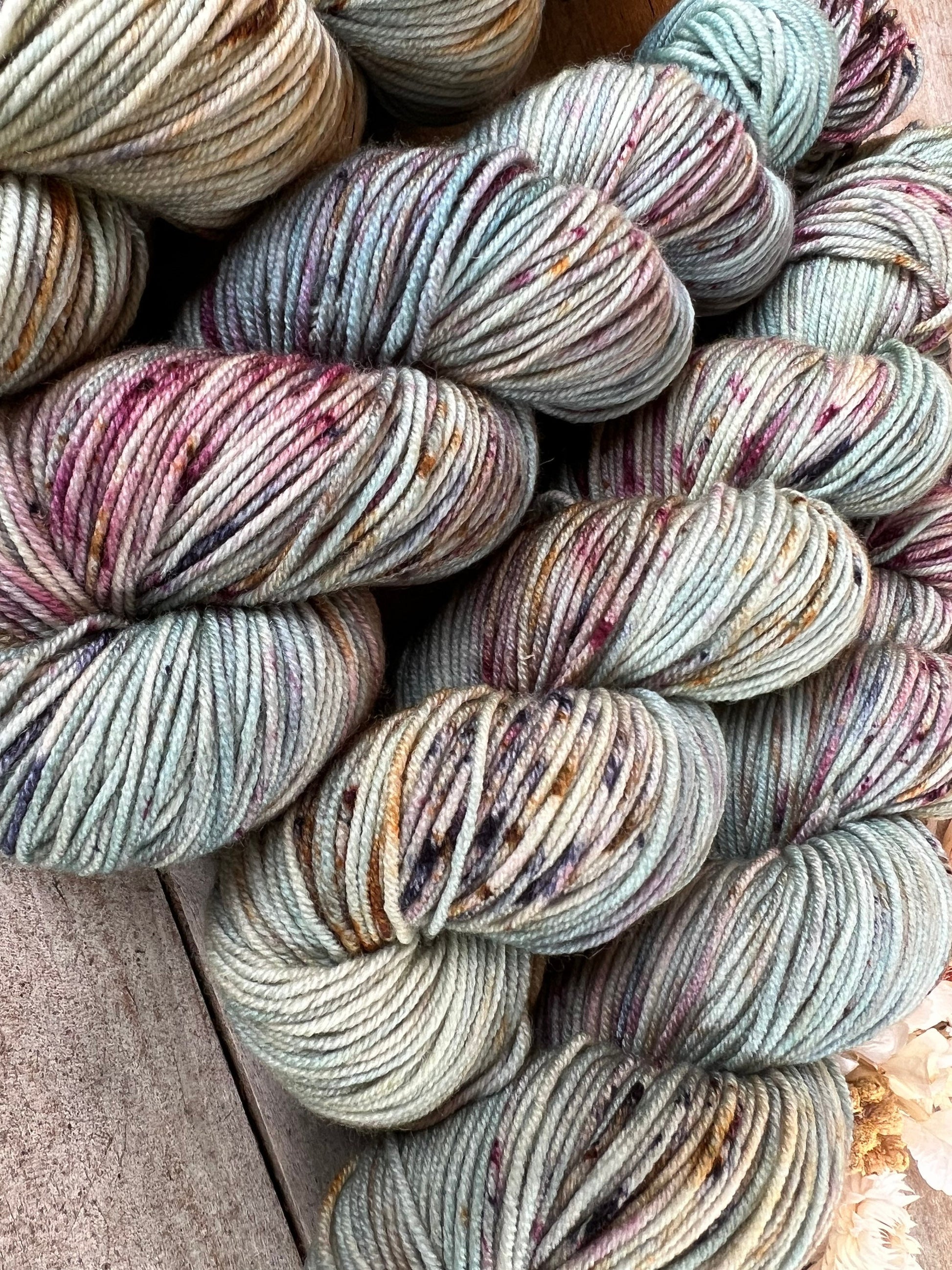 Laine teinte à la main coloris Primevère Fingering Mérinos ou Mérinos nylon ou DK Mérinos ou Lace Mohair et soie