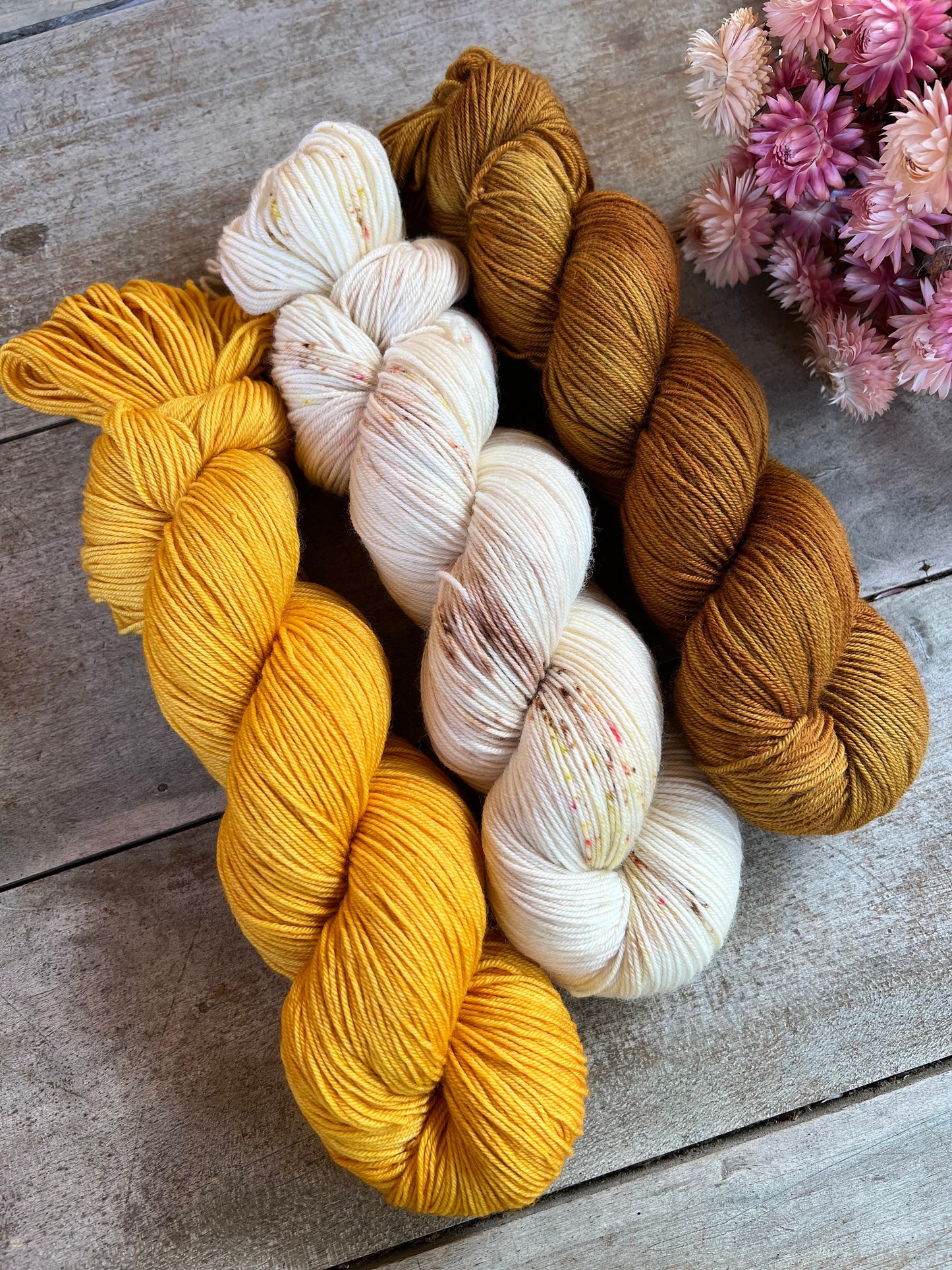 Laine teinte à la main coloris Paille Fingering Mérinos ou Mérinos nylon ou DK Mérinos ou Lace Mohair et soie