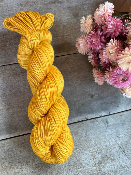 Laine teinte à la main coloris Paille Fingering Mérinos ou Mérinos nylon ou DK Mérinos ou Lace Mohair et soie