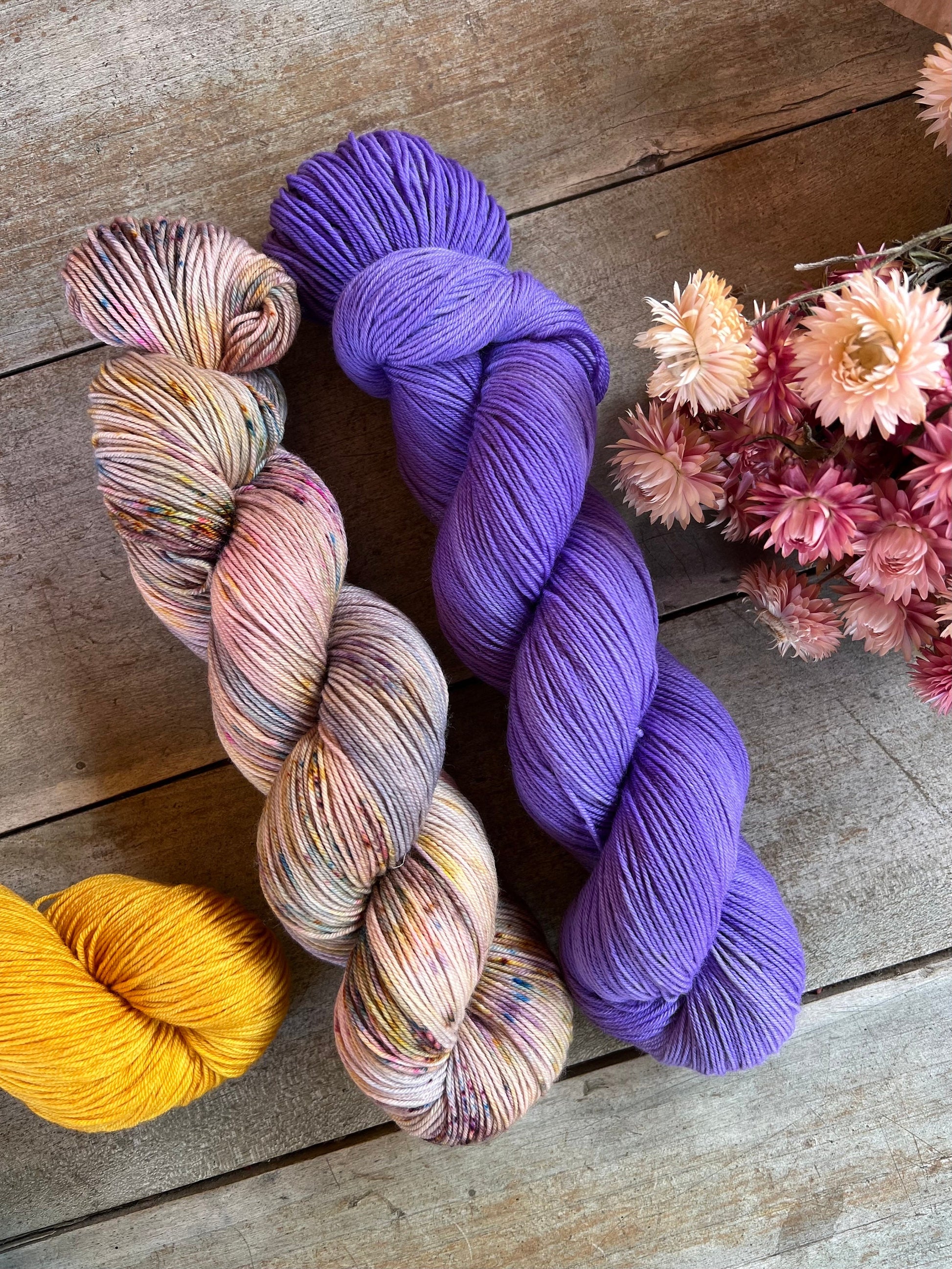 Laine teinte à la main coloris Lila Fingering Mérinos ou Mérinos nylon ou DK Mérinos ou Lace Mohair et soie