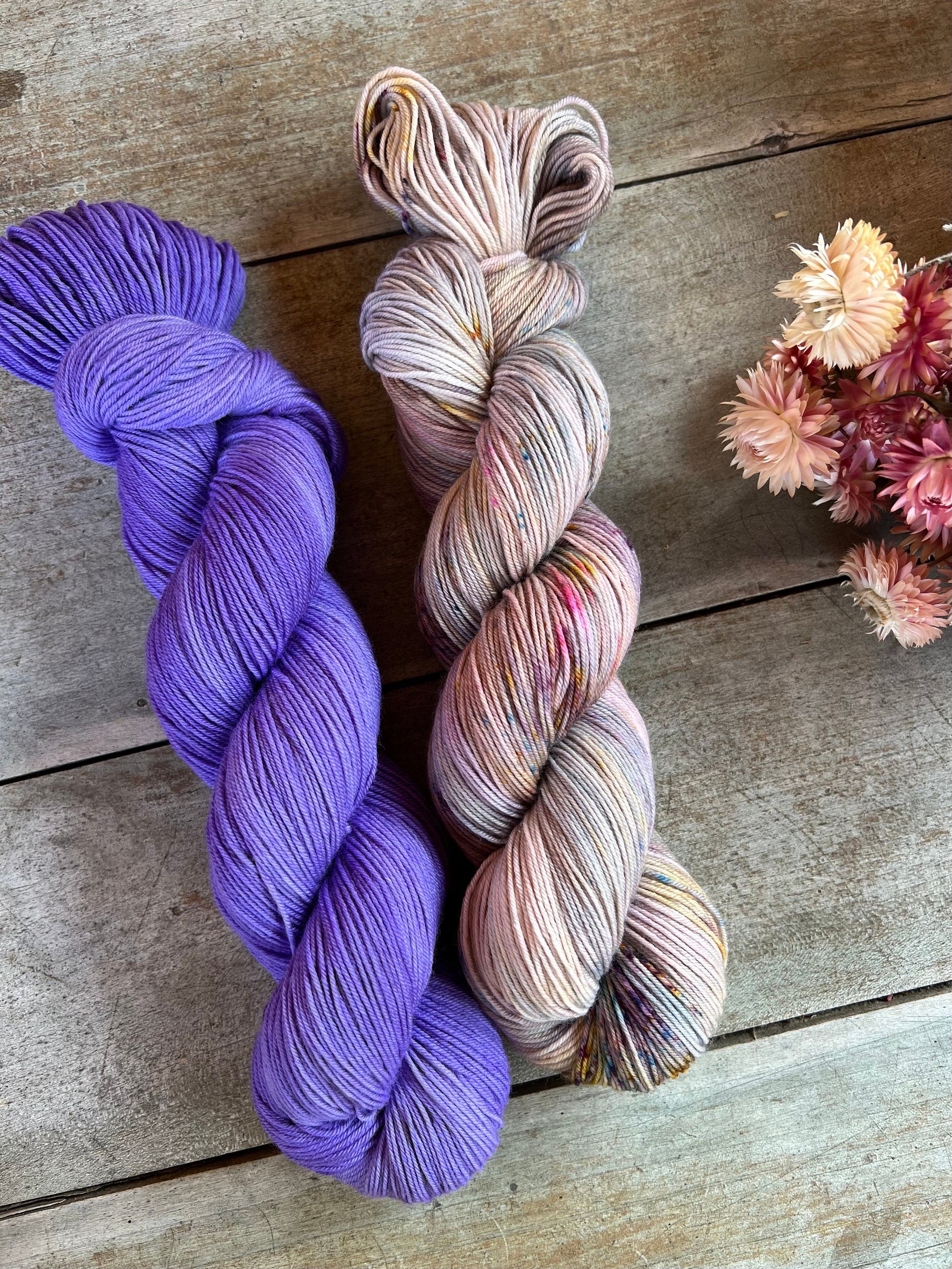 Laine teinte à la main coloris Lila Fingering Mérinos ou Mérinos nylon ou DK Mérinos ou Lace Mohair et soie