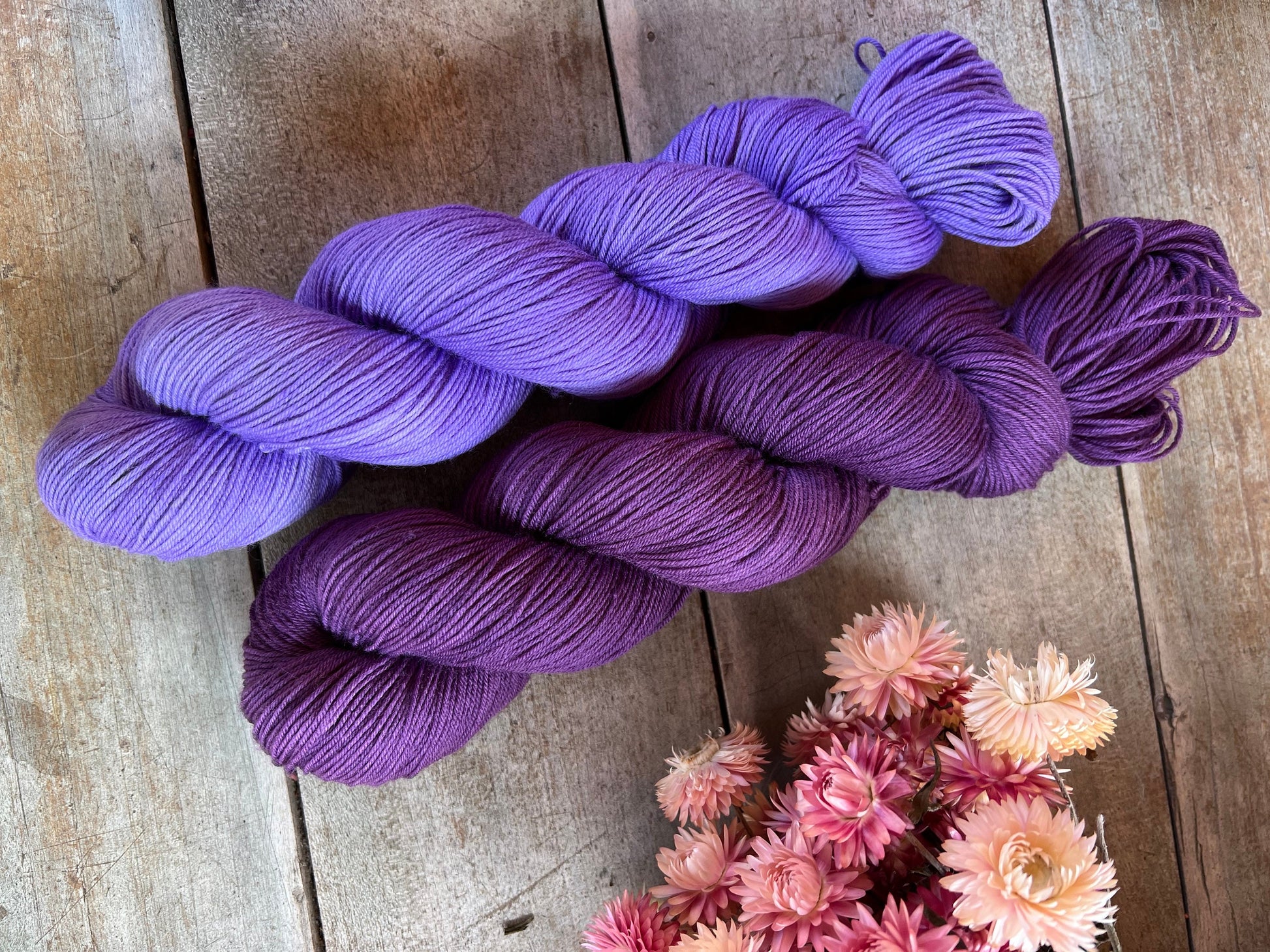 Laine teinte à la main coloris Lila Fingering Mérinos ou Mérinos nylon ou DK Mérinos ou Lace Mohair et soie