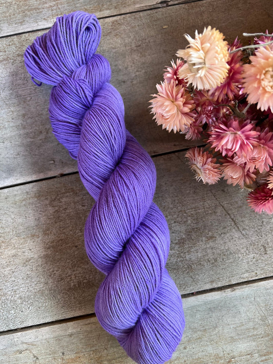 Laine teinte à la main coloris Lila Fingering Mérinos ou Mérinos nylon ou DK Mérinos ou Lace Mohair et soie