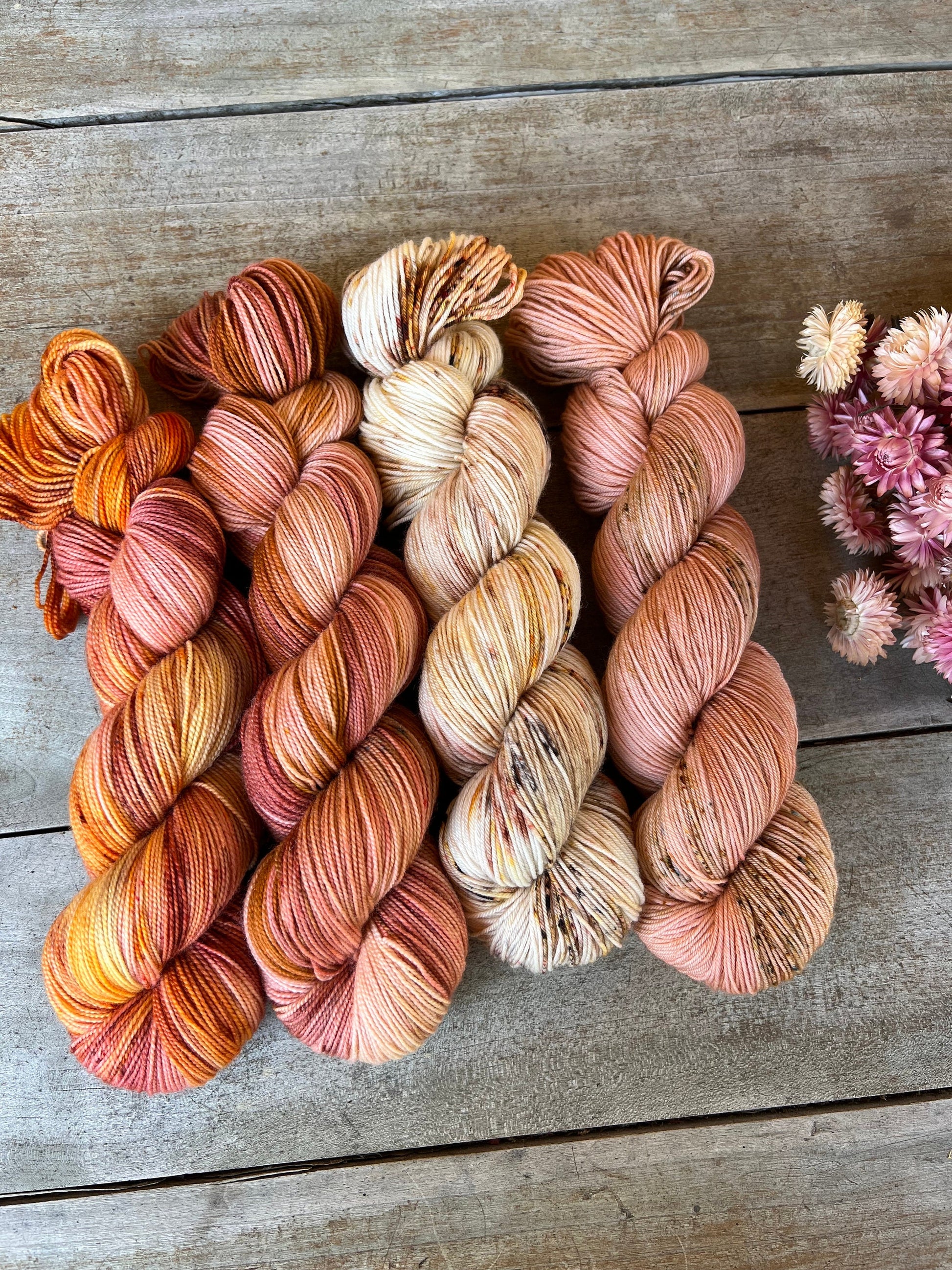 Laine teinte à la main coloris Odette Fingering Mérinos ou Mérinos nylon ou DK Mérinos ou Lace Mohair et soie