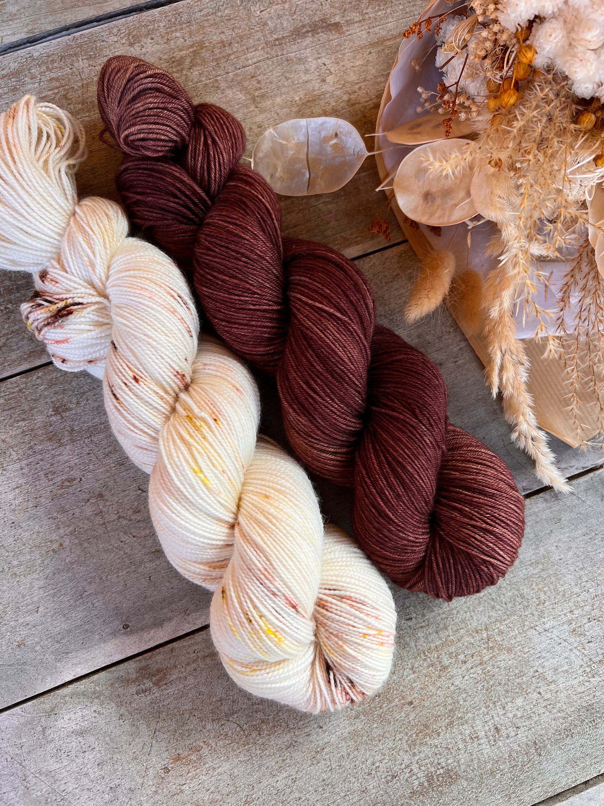 Laine teinte à la main coloris Café Latte Fingering Mérinos ou Mérinos nylon ou DK Mérinos ou Lace Mohair et soie