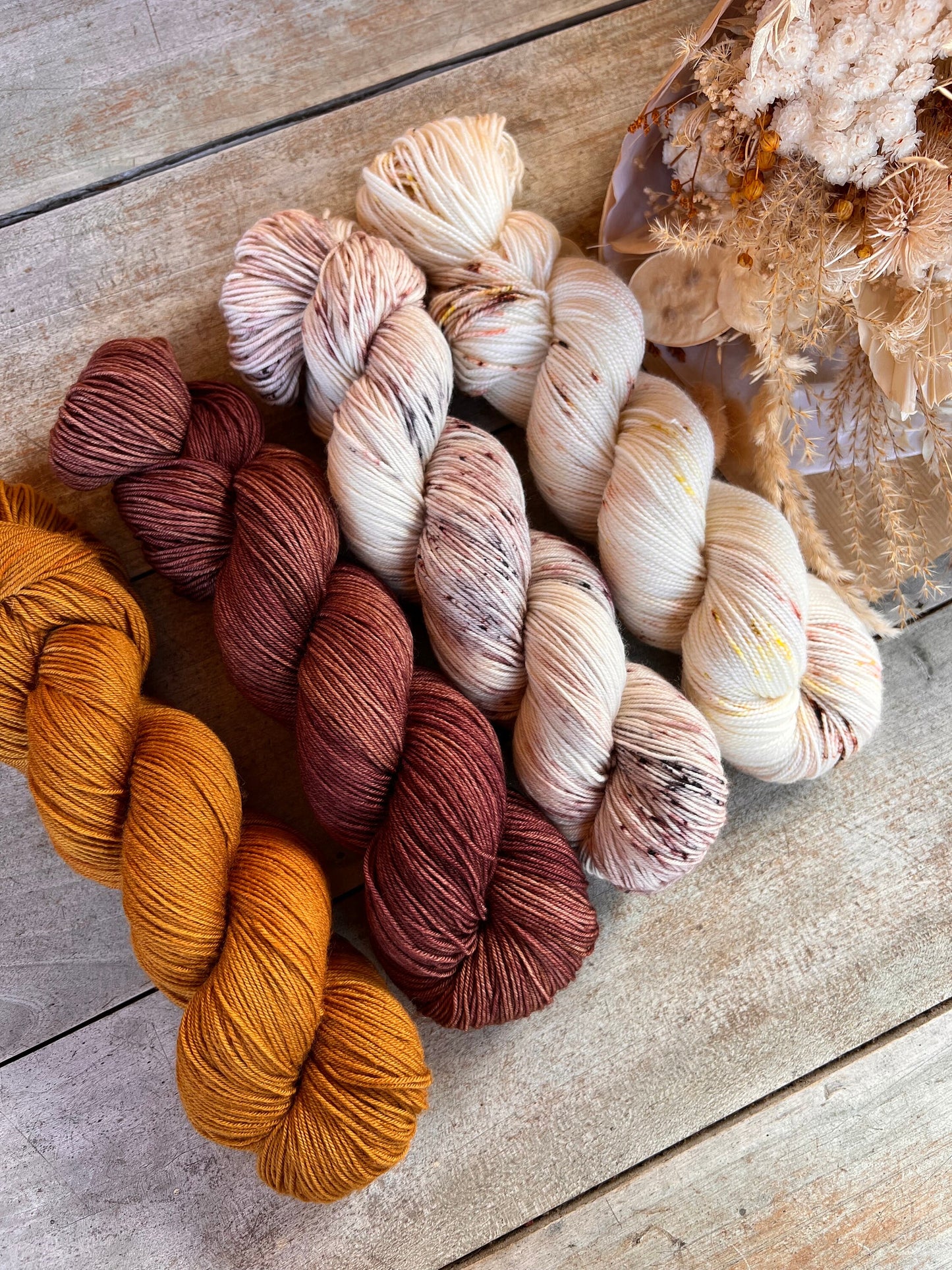 Laine teinte à la main coloris Café Latte Fingering Mérinos ou Mérinos nylon ou DK Mérinos ou Lace Mohair et soie