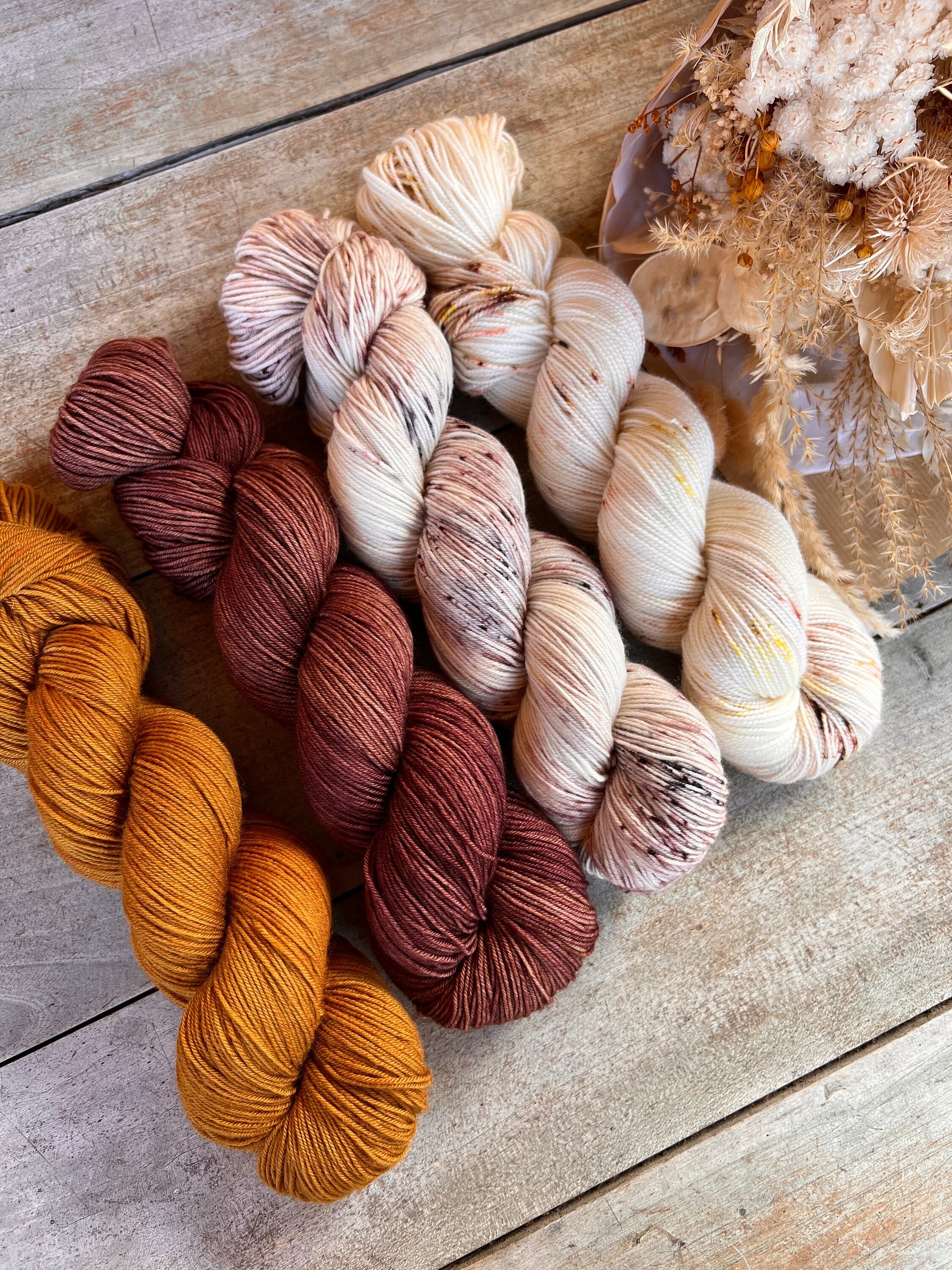Laine teinte à la main coloris Café Latte Fingering Mérinos ou Mérinos nylon ou DK Mérinos ou Lace Mohair et soie