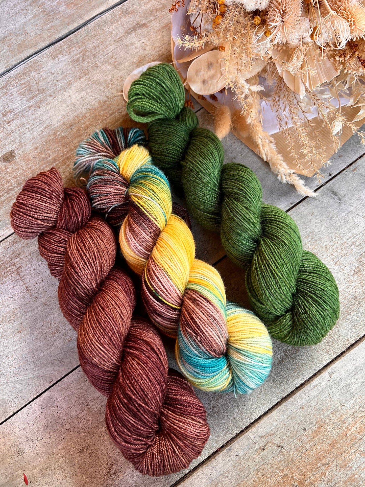 Laine teinte à la main coloris Avocado Fingering Mérinos ou Mérinos nylon ou DK Mérinos ou Lace Mohair et soie